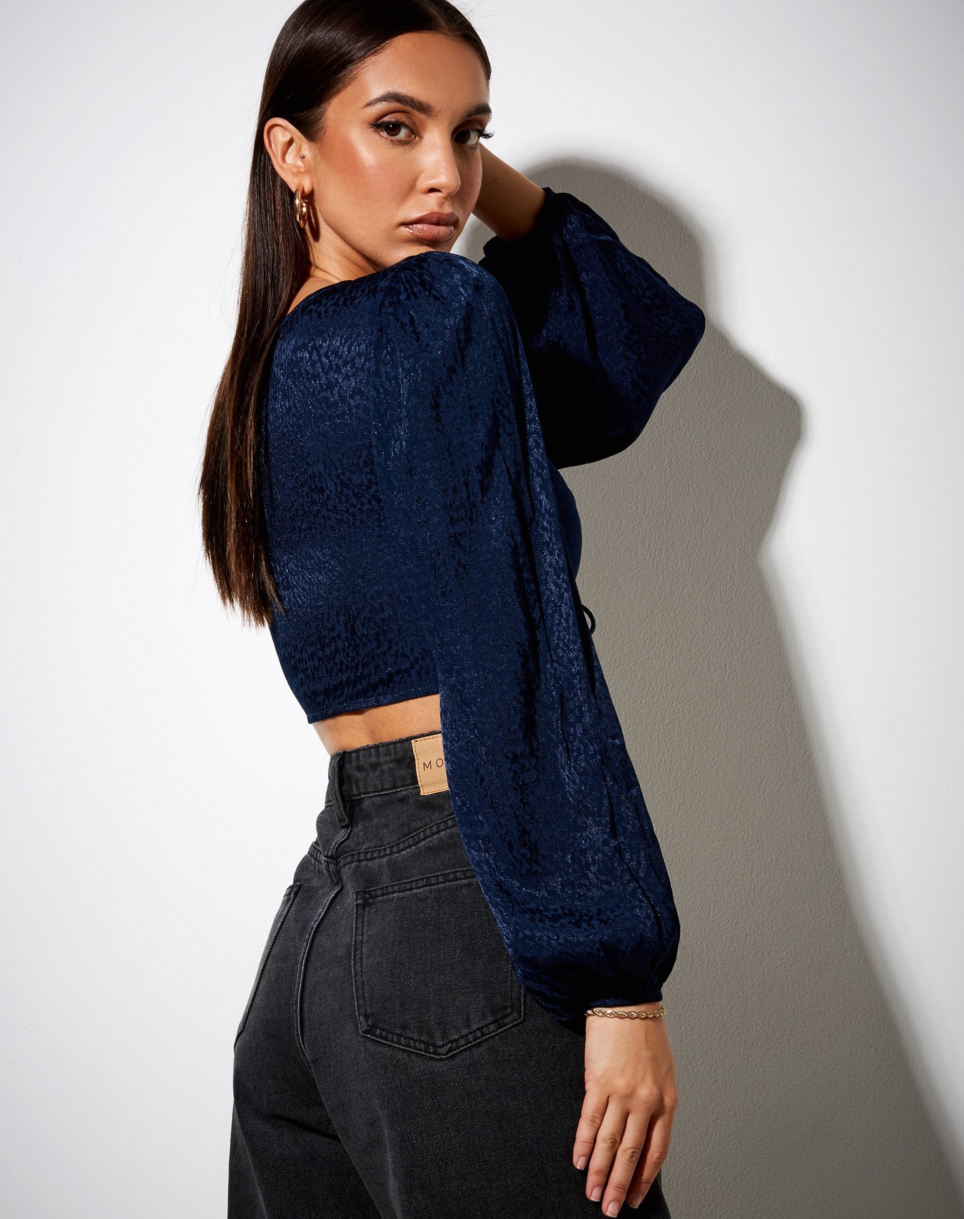 Afbeelding van Reilo Crop Top in Satijn Cheetah Navy