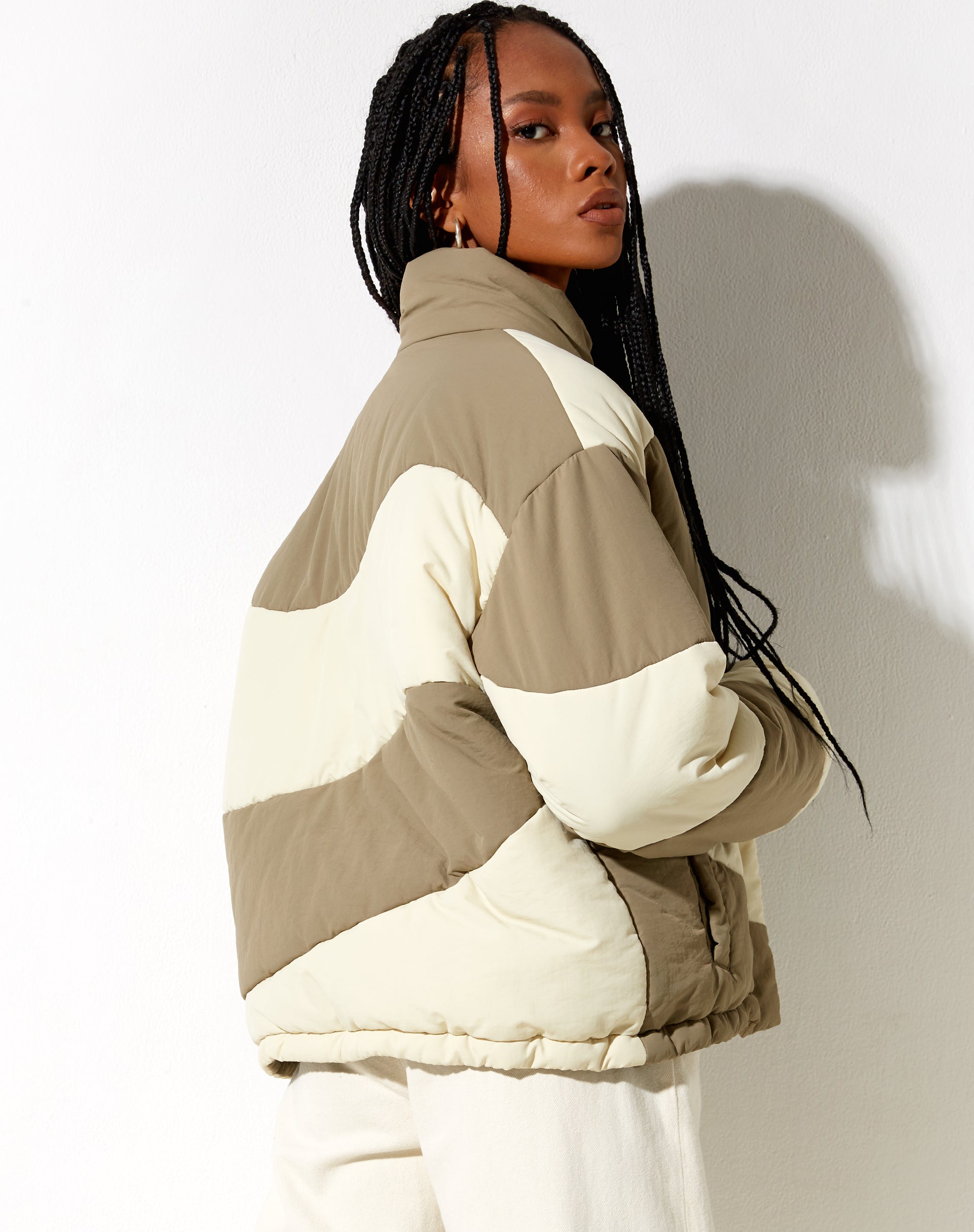 Afbeelding van Renee Puffa Jacket in Panelled Cream en Taupe