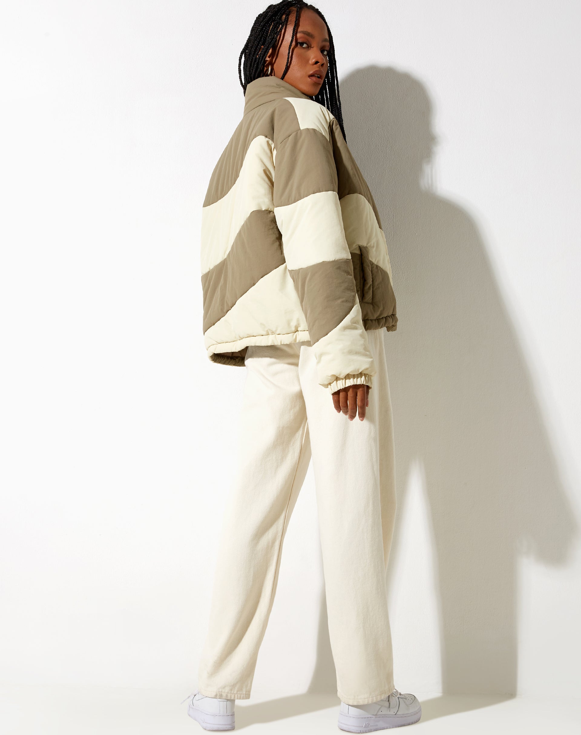 Afbeelding van Renee Puffa Jacket in Panelled Cream en Taupe
