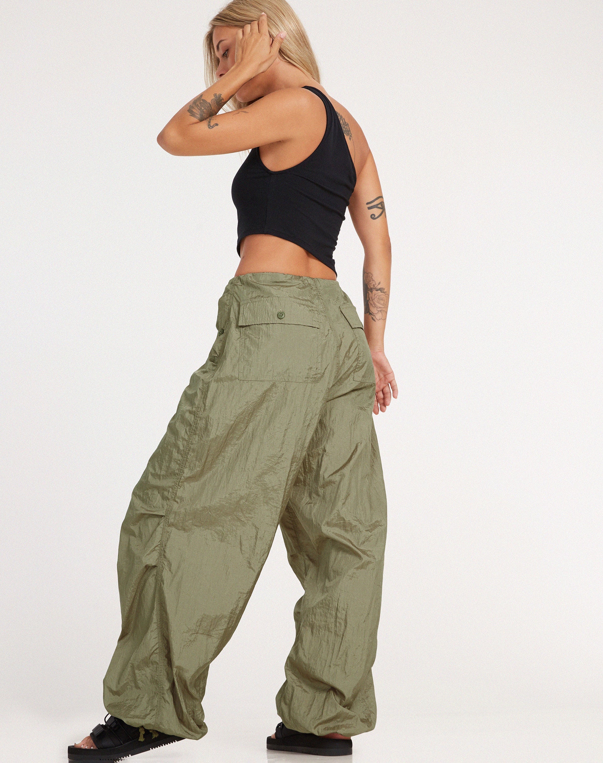 beeld van Chute broek in parachute zilver groen
