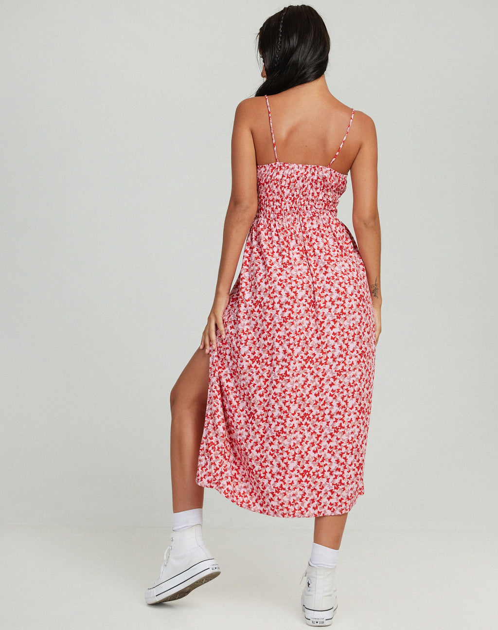 Jeyro Midi Dress in Ditsy Butterfly Peach en Red