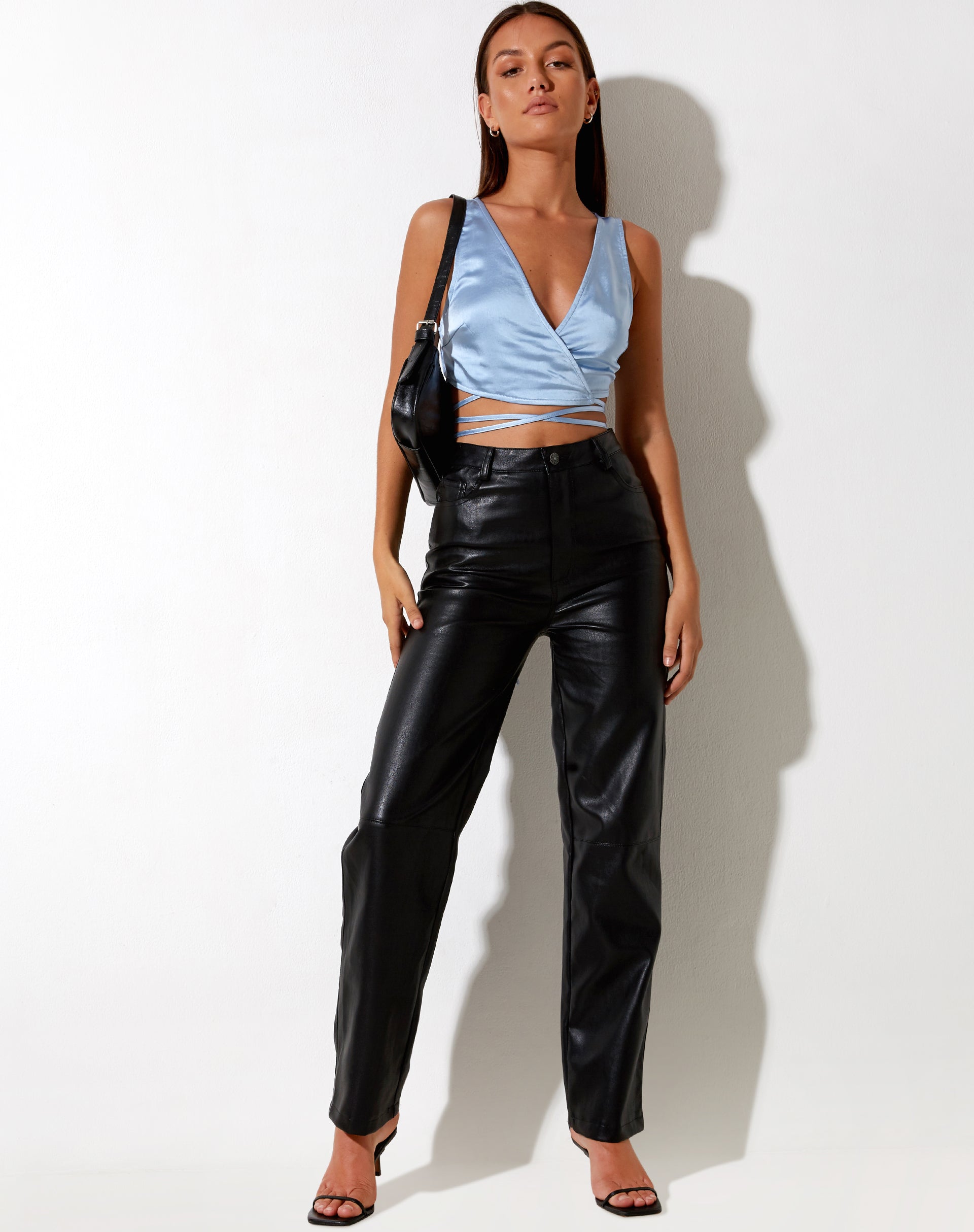 Afbeelding van Liliah Crop Top in Satijn Daglichtblauw