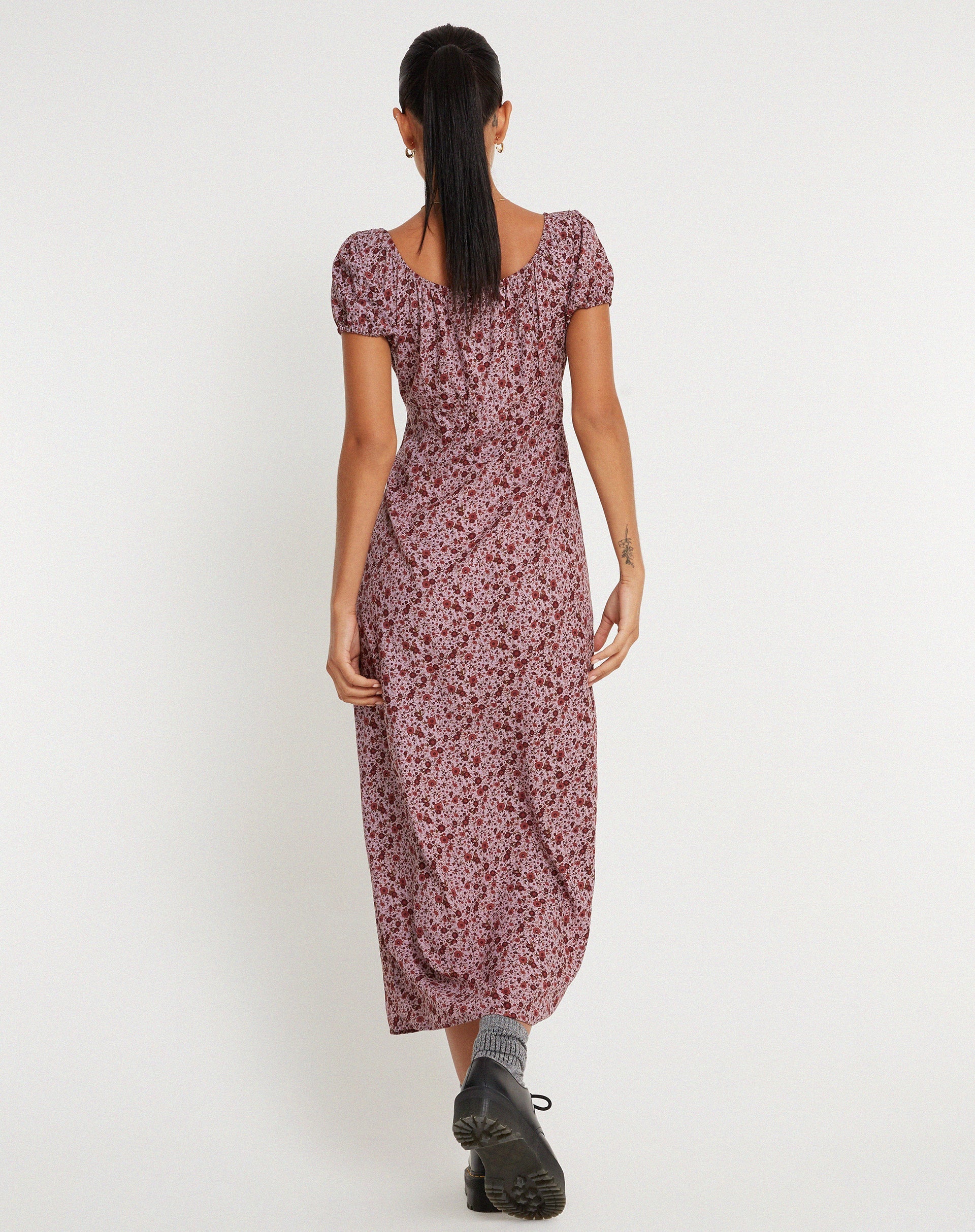 BEELD VAN Larson Midi Dress in 90's bloemenrood
