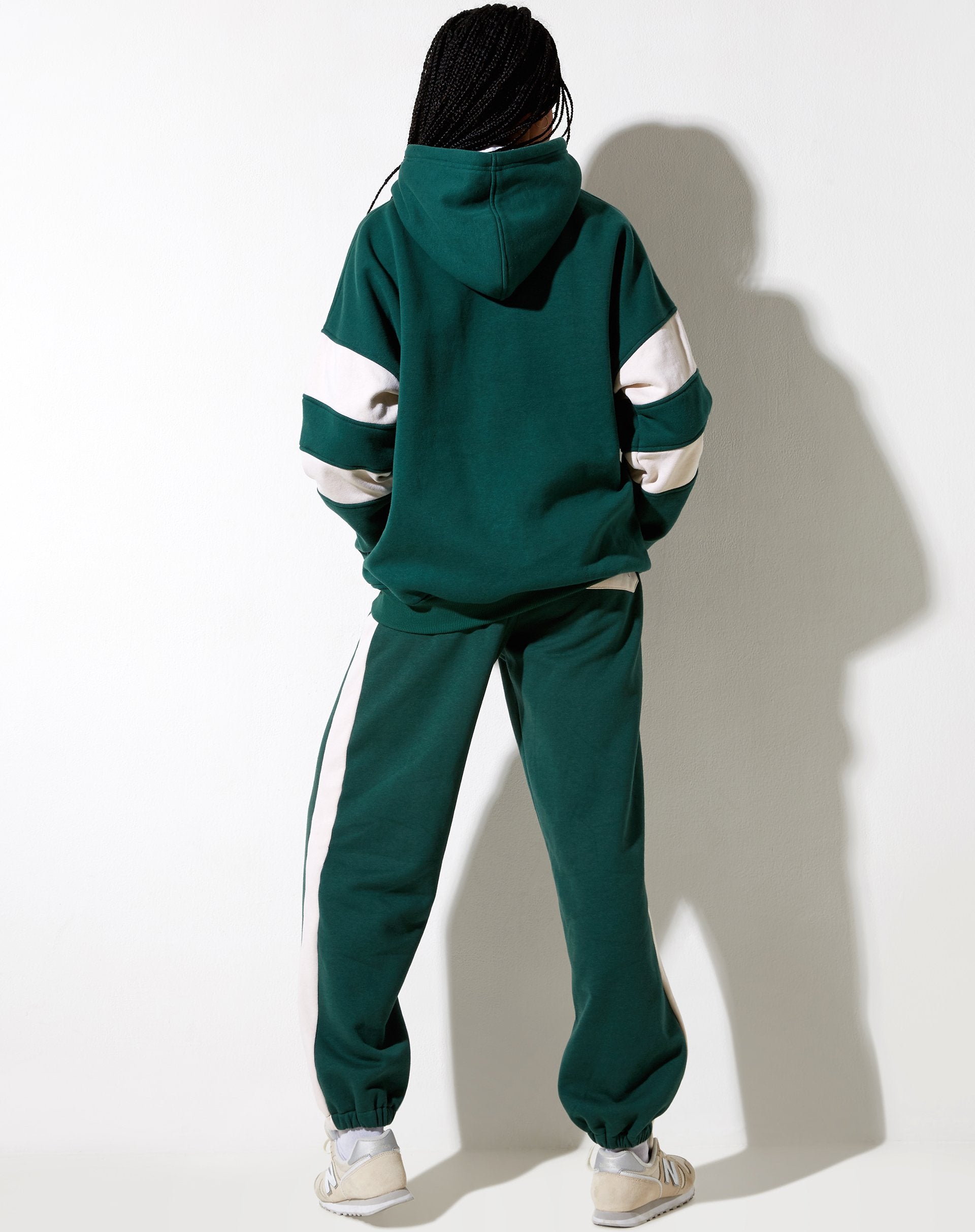 Afbeelding van Mora Hoodie in Bosgroen en Winterwit Sporting Club Mix Embro