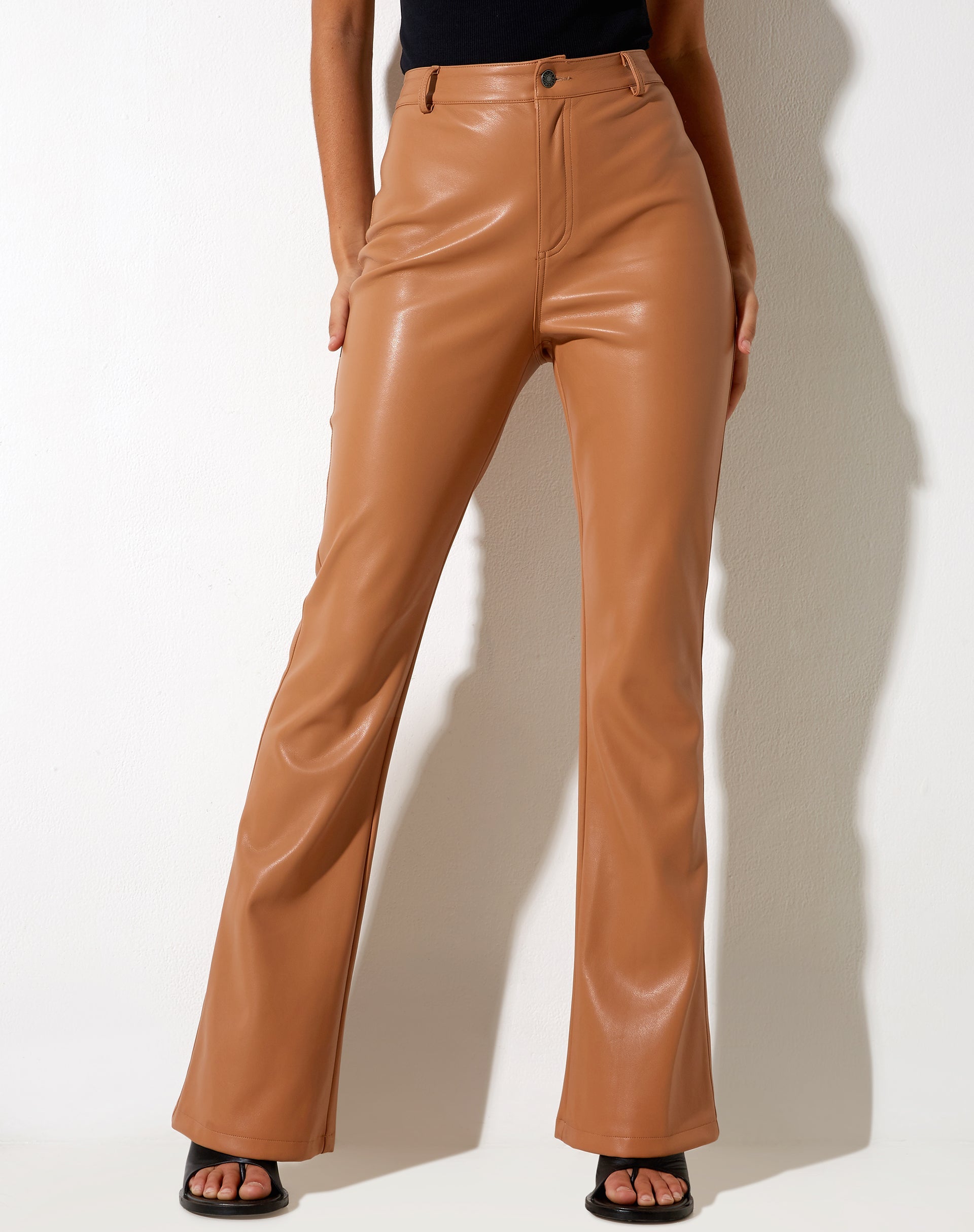 Afbeelding van Zoven Flare broek in PU Peachy Tan