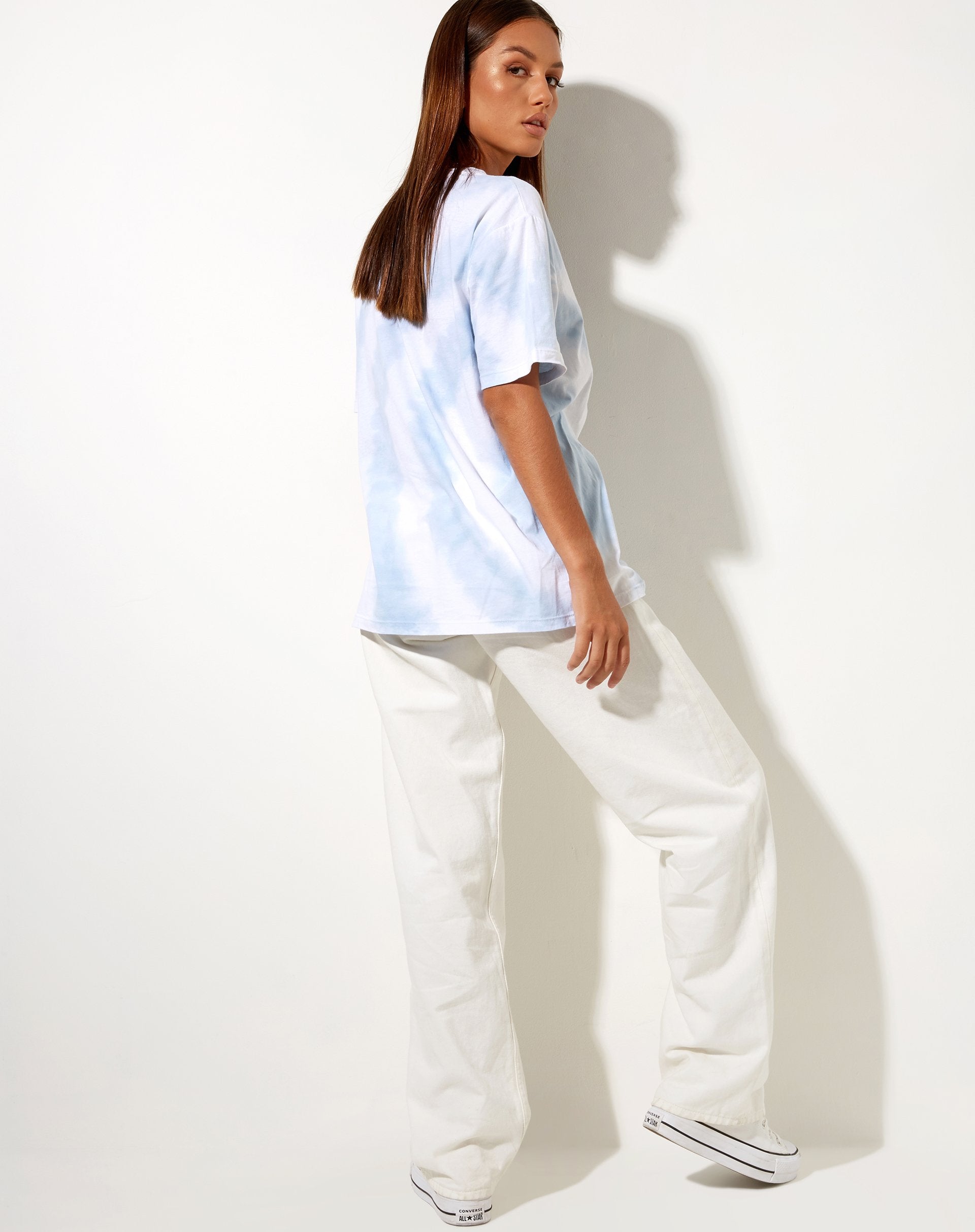 Afbeelding van Oversize Basic T-shirt in Blauw en Wit Swirl Tie Dye