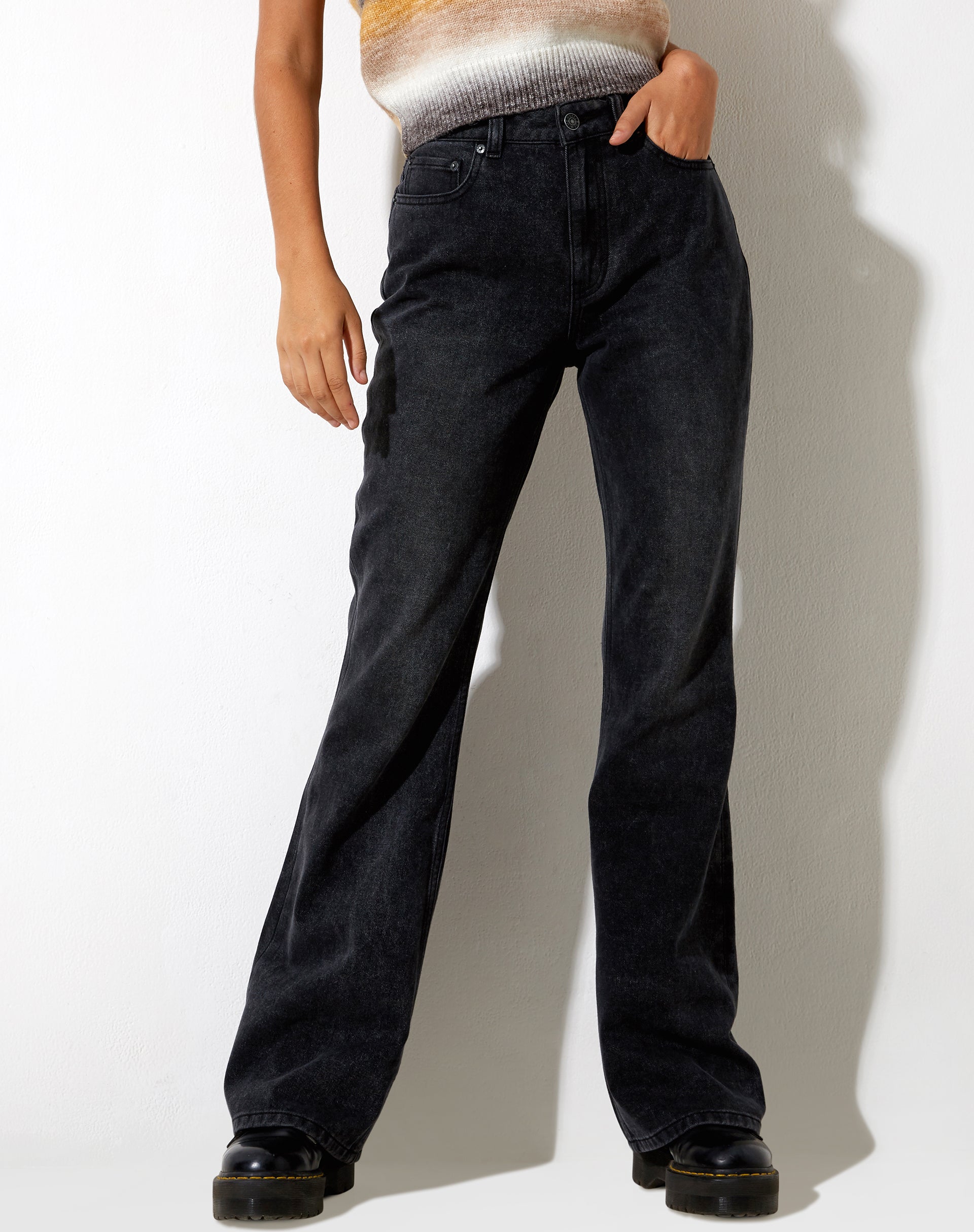 Afbeelding van Relaxed Bootleg Jeans in Zwart Grunge