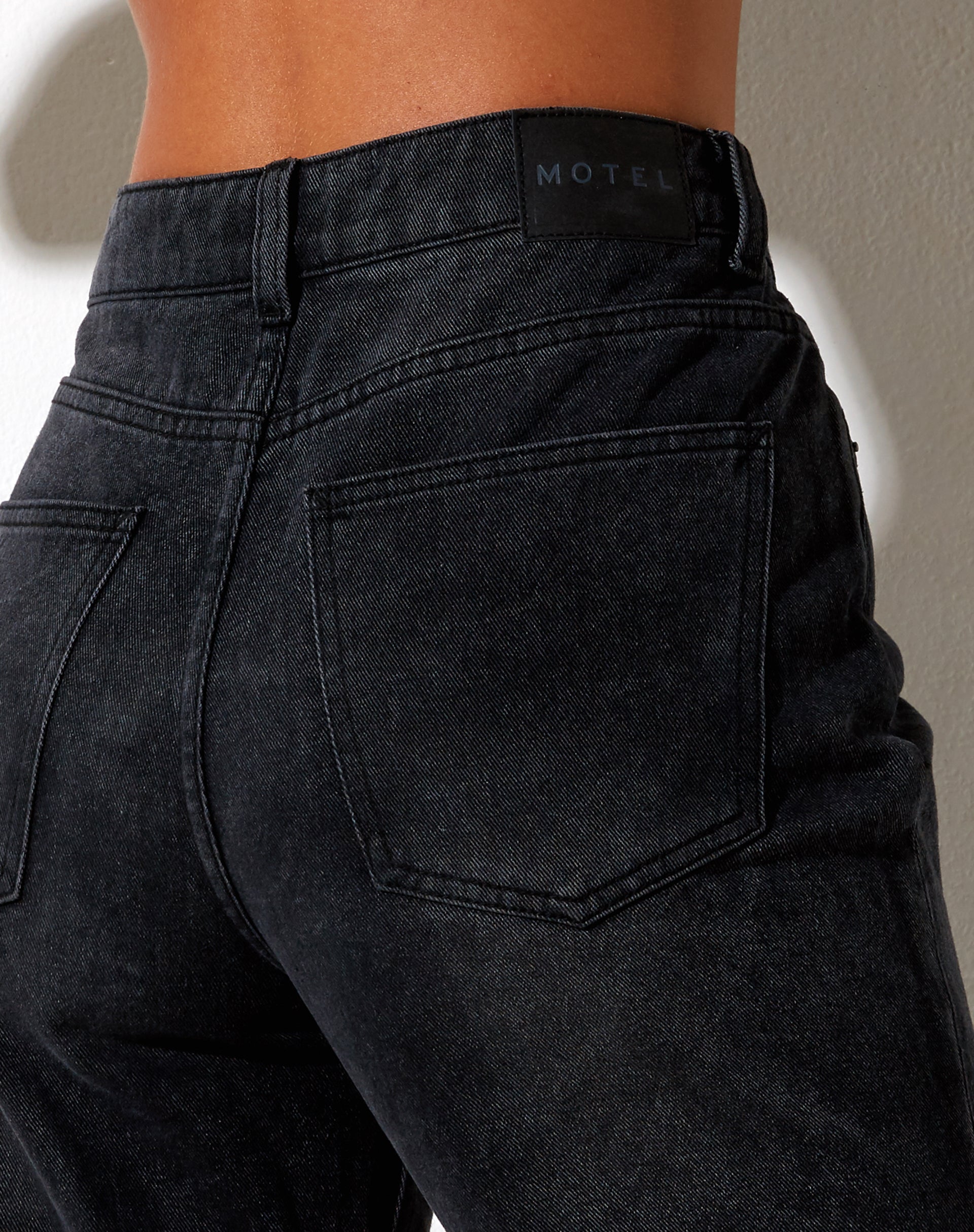 Afbeelding van Relaxed Bootleg Jeans in Zwart Grunge