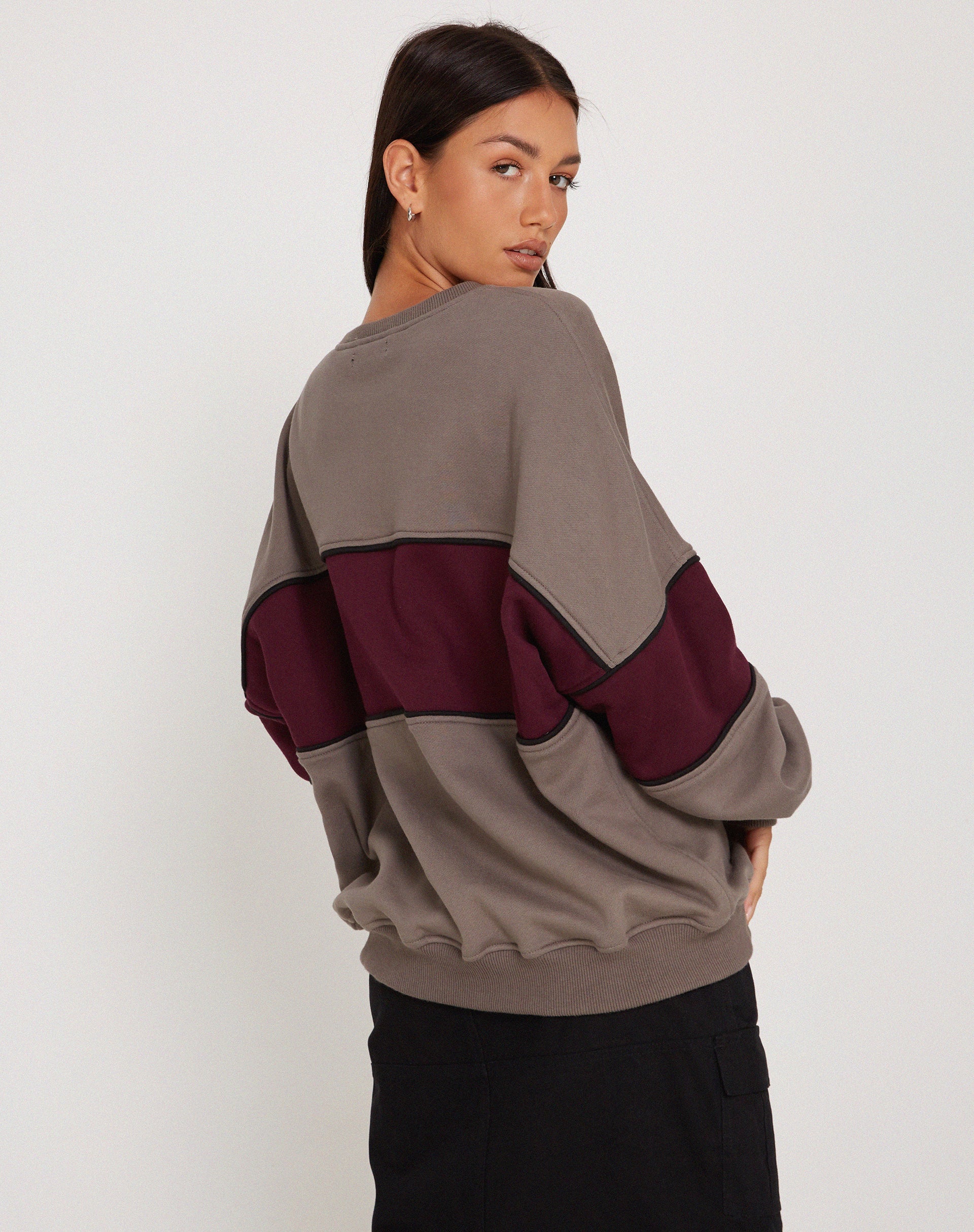 Afbeelding van Samara Sweatshirt in Cloudburst Oxblood Zwart