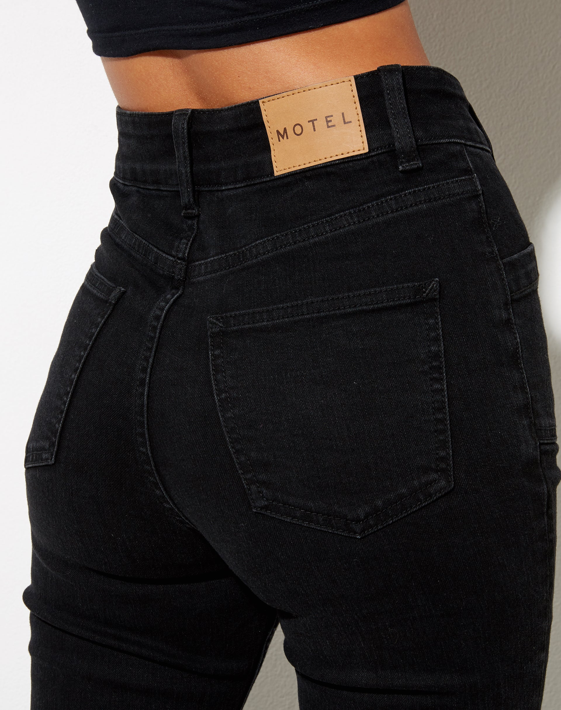 Afbeelding van Seam Split Jeans in Black Wash