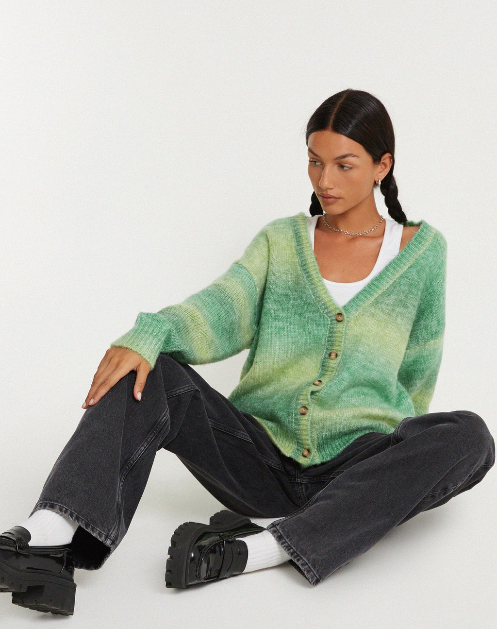 Uriela Cardi in Wolgroen