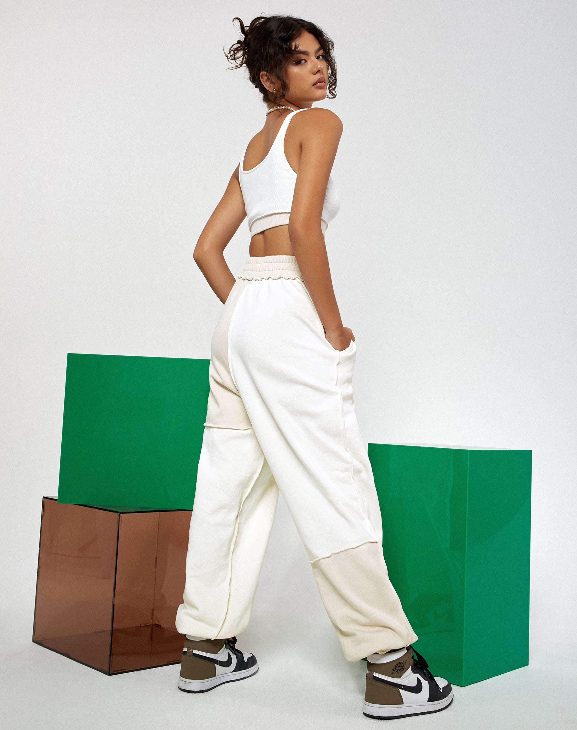Afbeelding van Motel X Barbara Kristoffersen Ricci Crop Top in Panelled Ivory en Winter White
