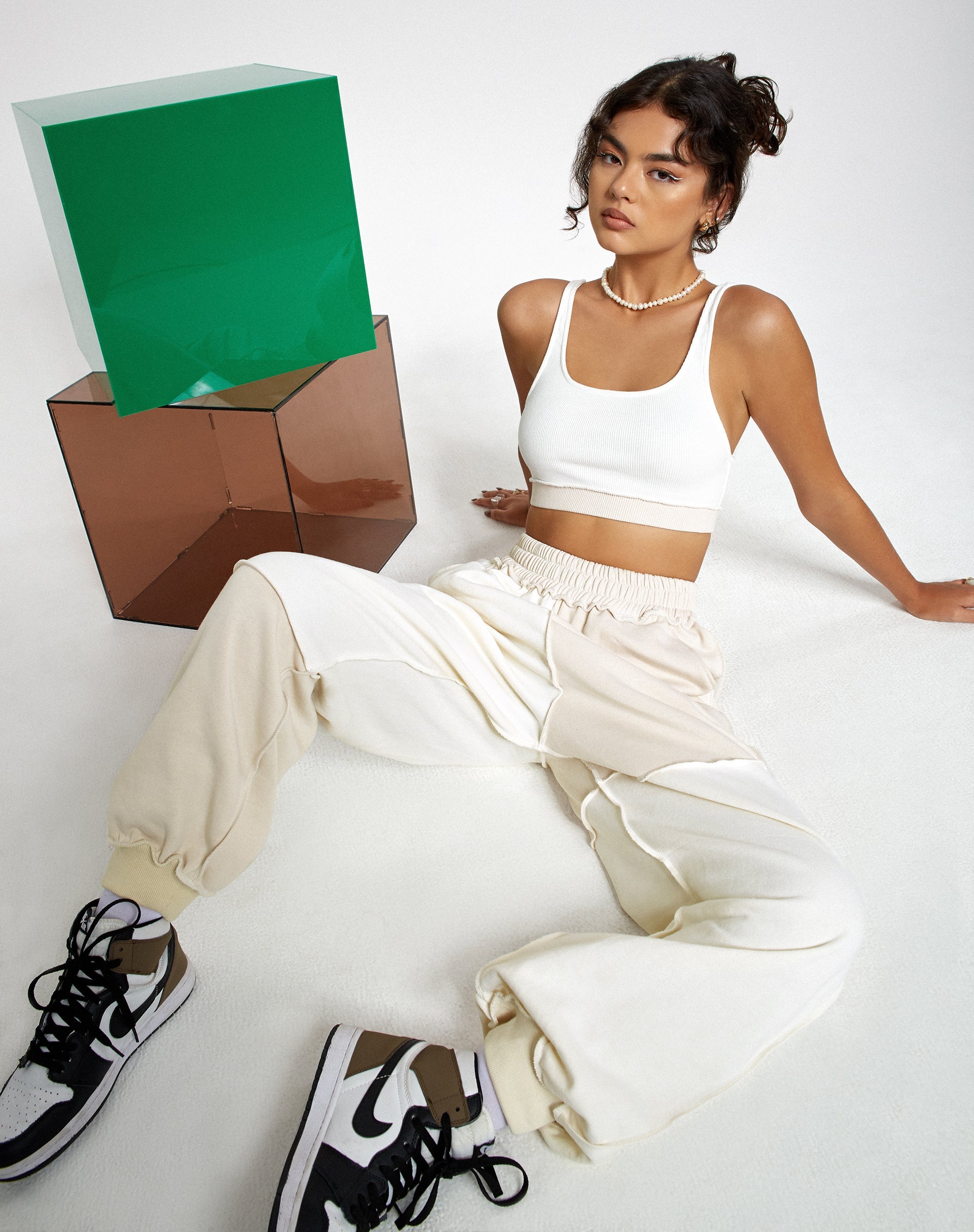 Afbeelding van Motel X Barbara Kristoffersen Ricci Crop Top in Panelled Ivory en Winter White