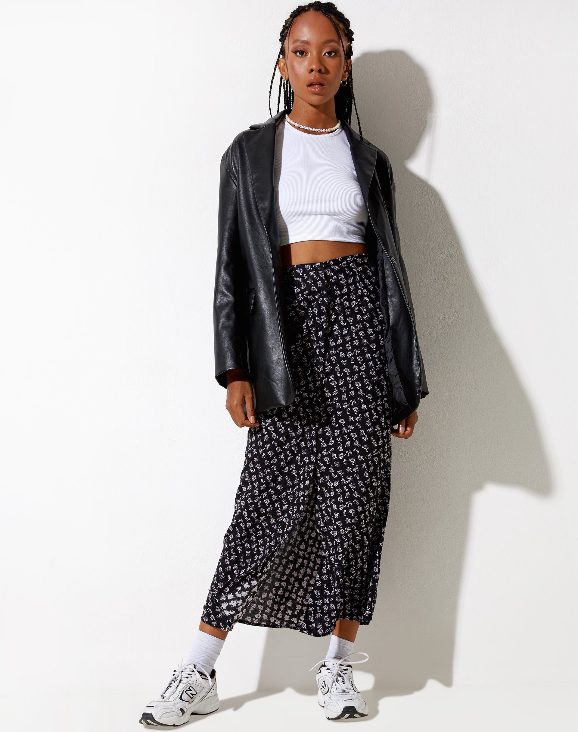 Afbeelding van Rima Midi rok in Dark Base Floral Zwart