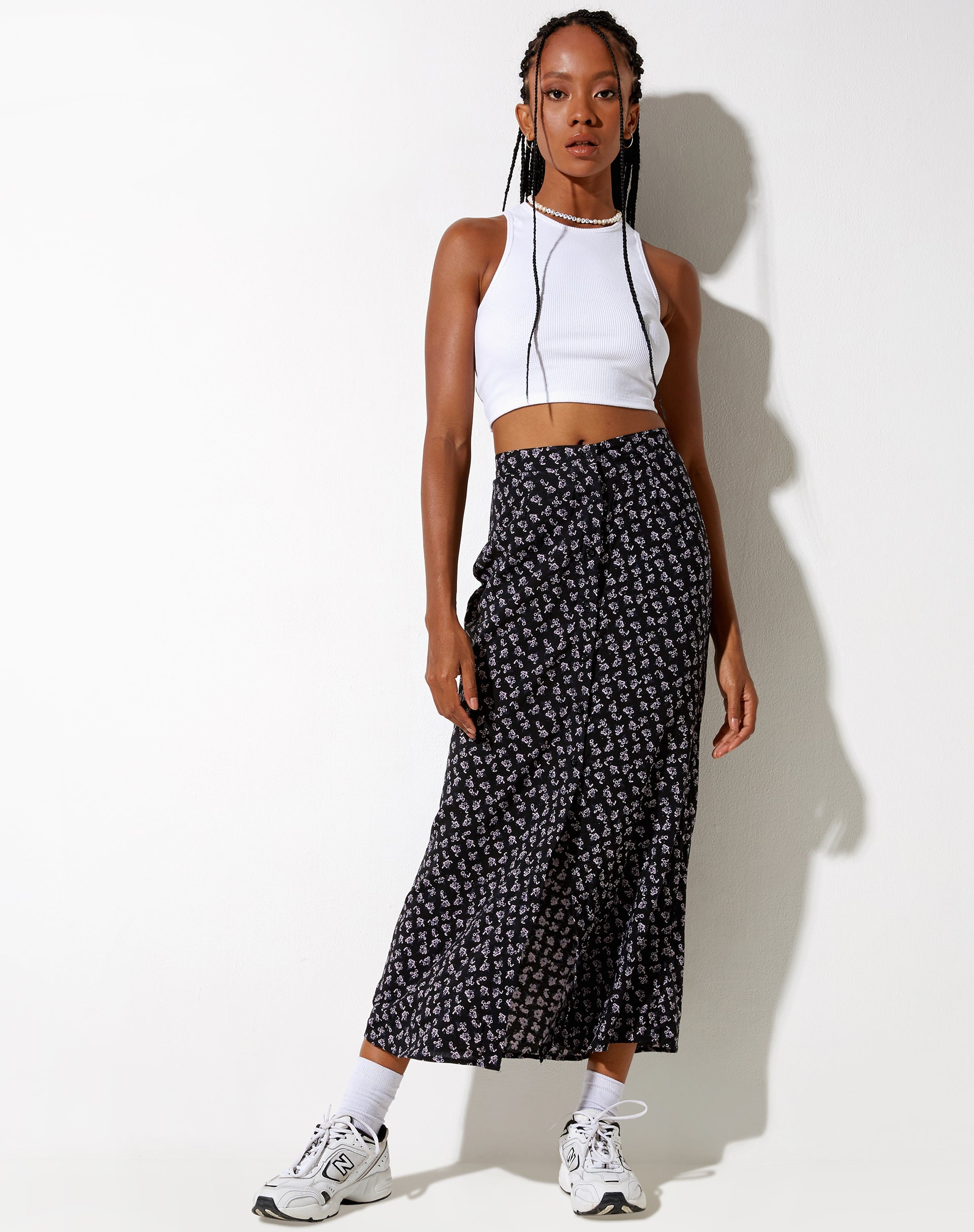 Afbeelding van Rima Midi rok in Dark Base Floral Zwart