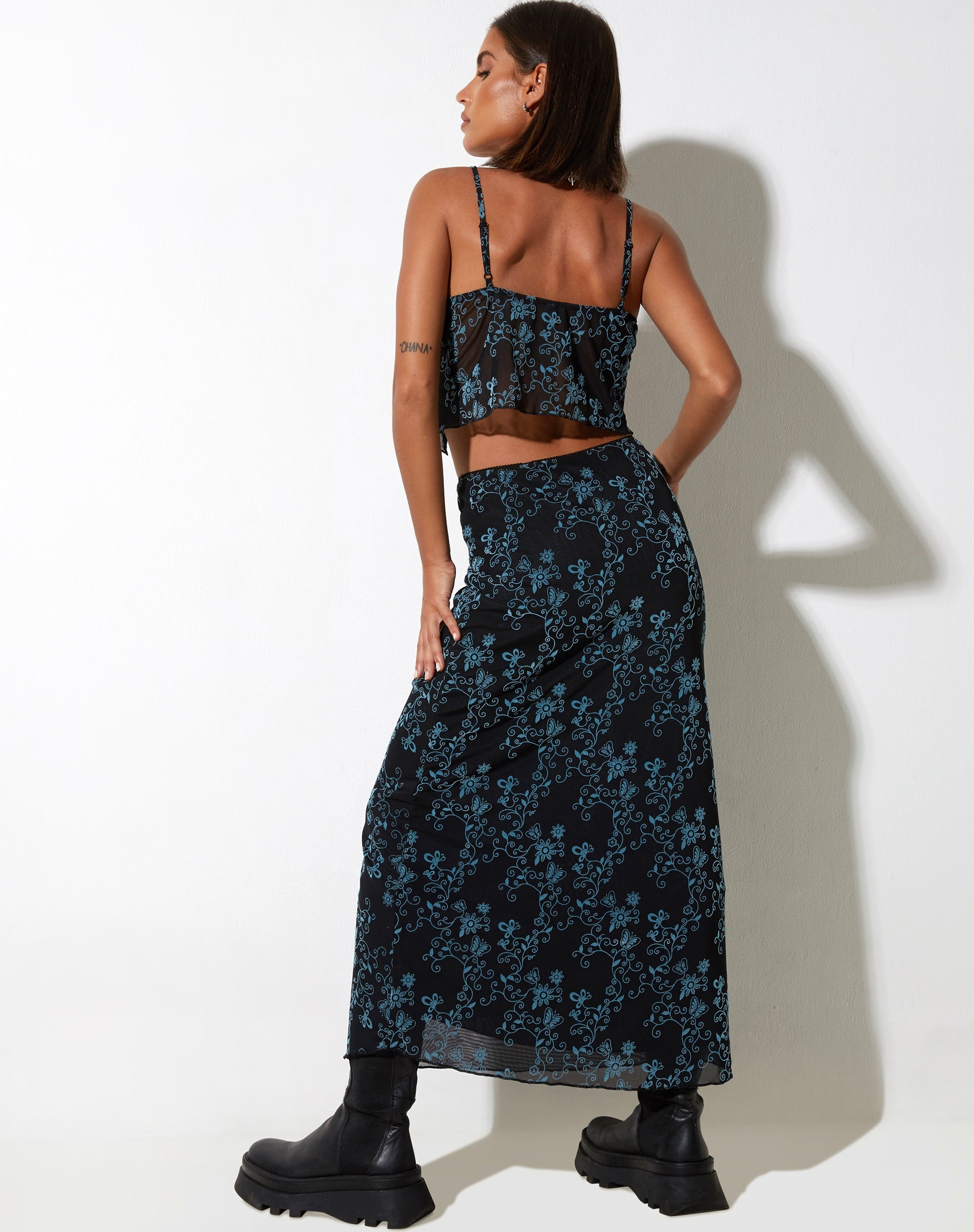 Afbeelding van Rindu Midi rok in Butterfly Vine Flock Blue