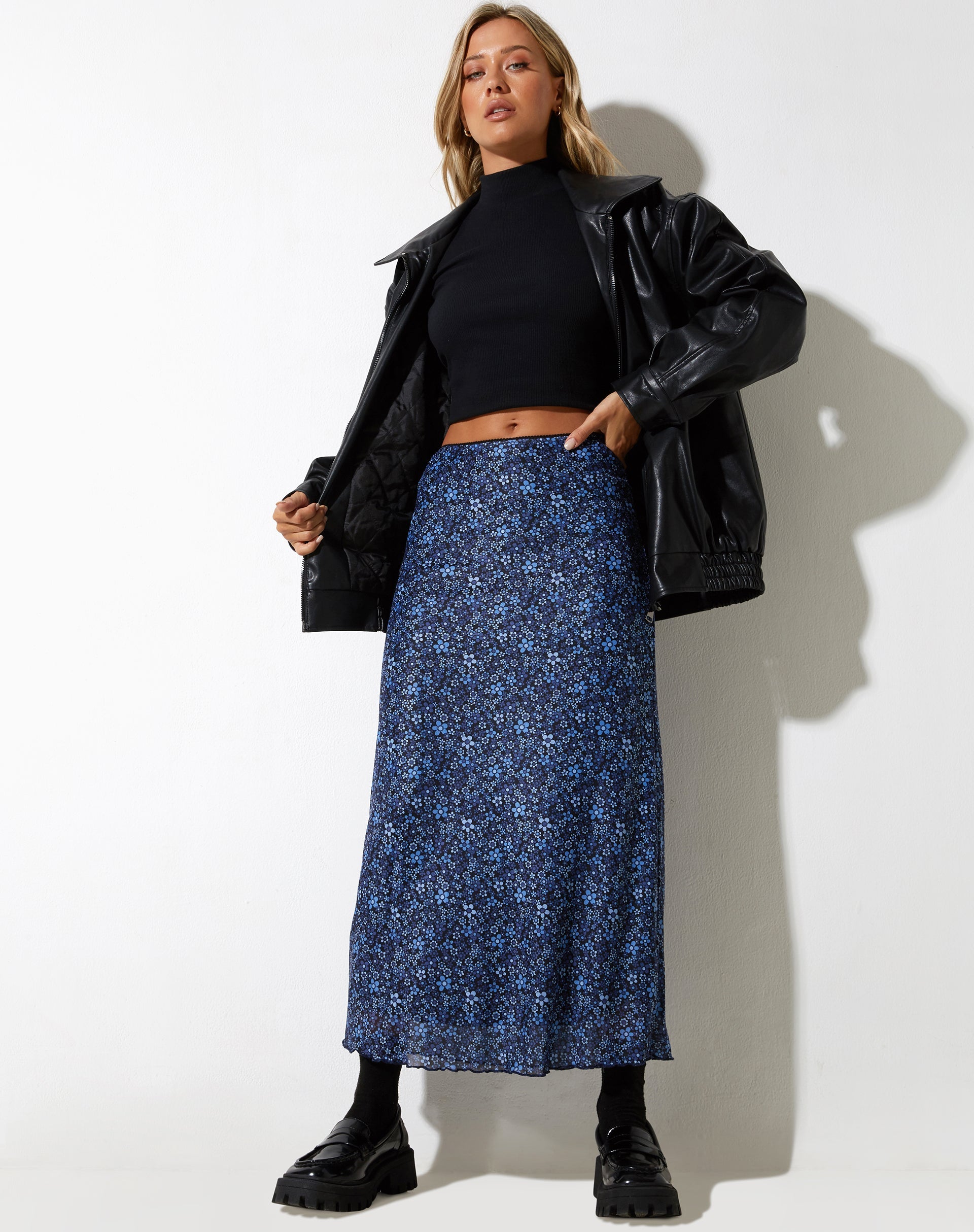 Afbeelding van Rindu Midi rok in Flower Garden Blue