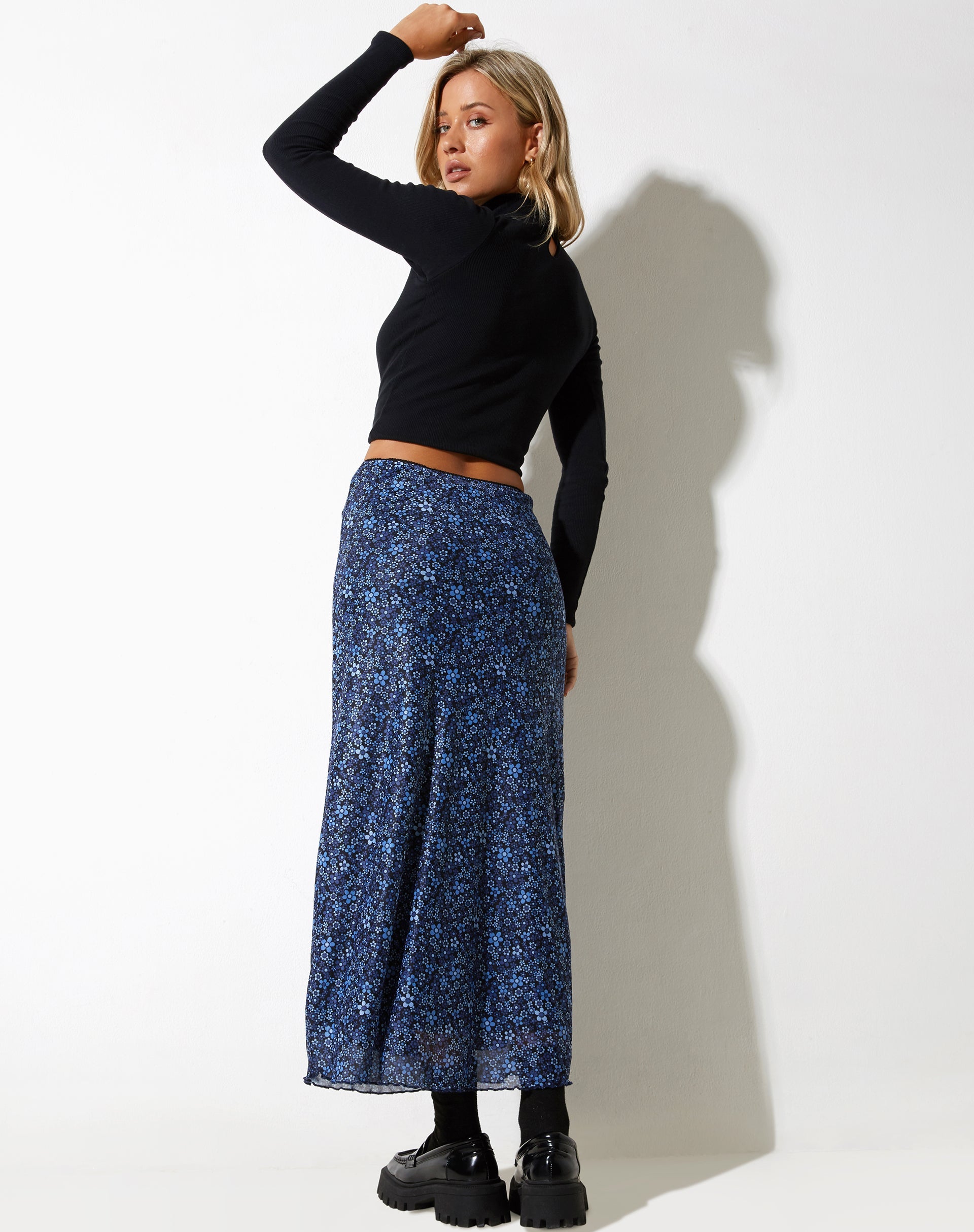 Afbeelding van Rindu Midi rok in Flower Garden Blue