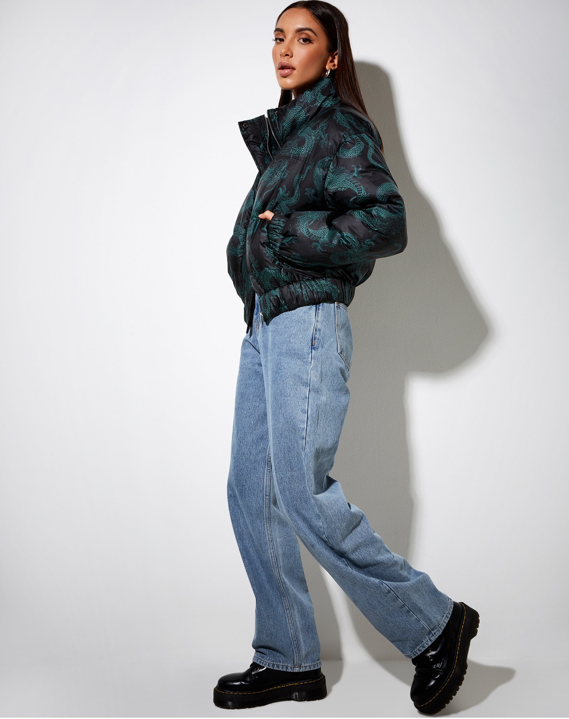 Afbeelding van Rohos Puffer Jacket in Dragon Flower Zwart en Mint