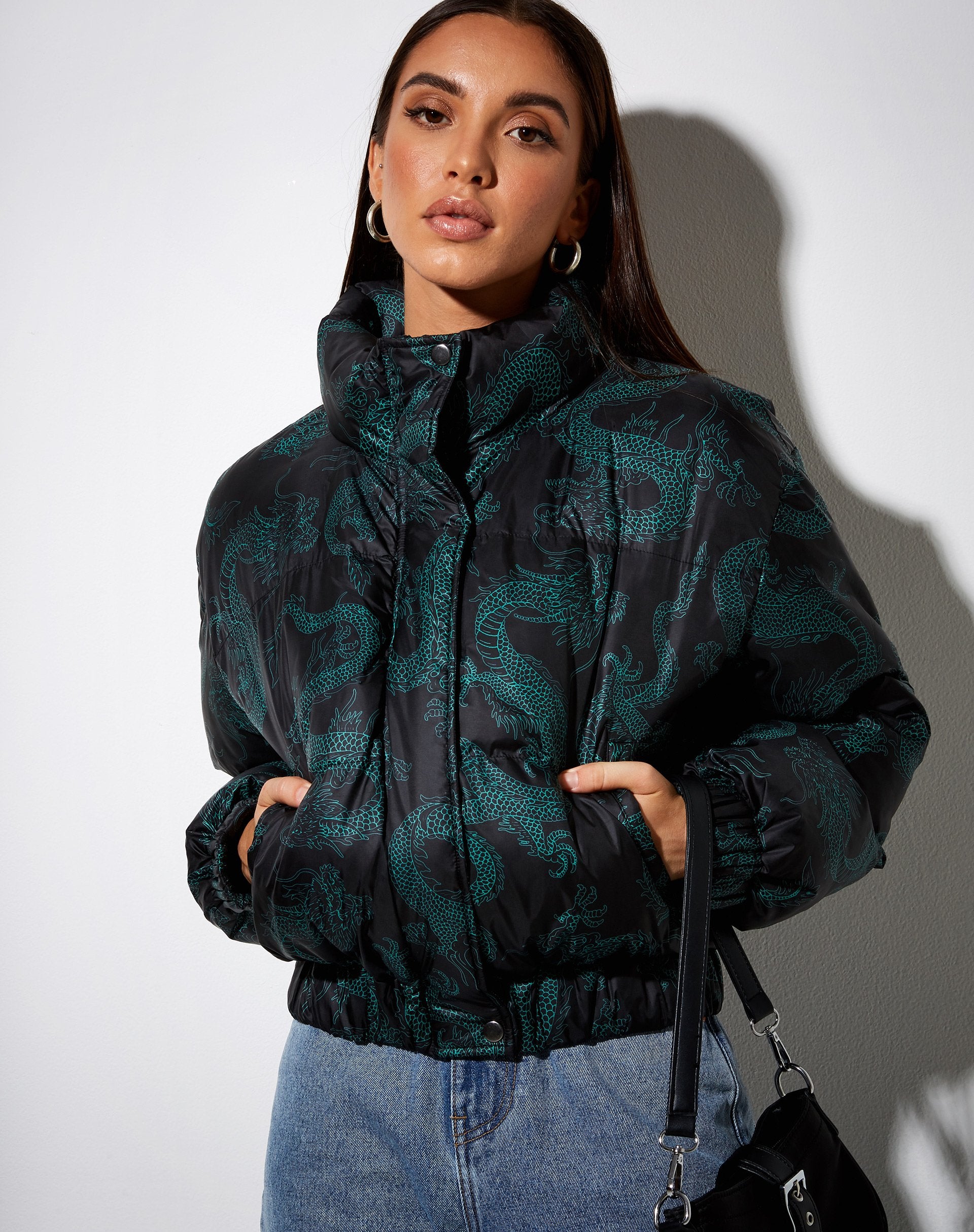 Afbeelding van Rohos Puffer Jacket in Dragon Flower Zwart en Mint