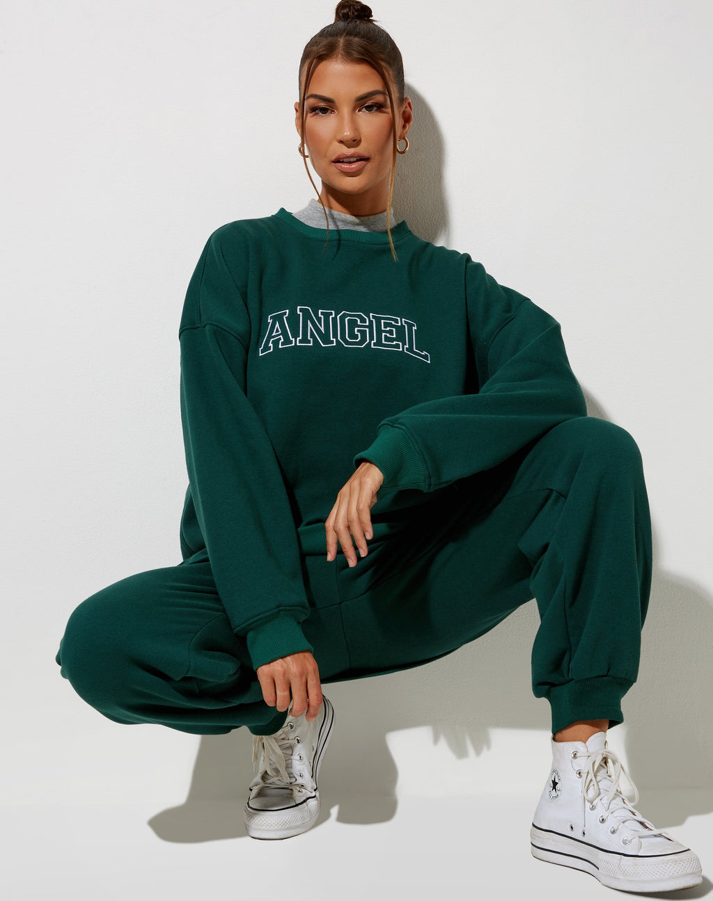 Glo Sweatshirt in flessengroen met 'Angel' borduursel in wit