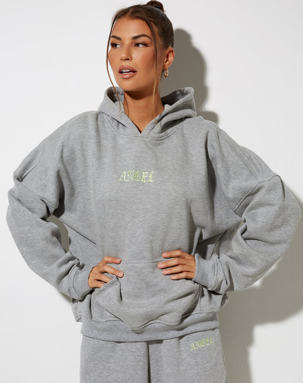 Oversized Hoody in Greymarl met 'Angel' Embro in Lemon