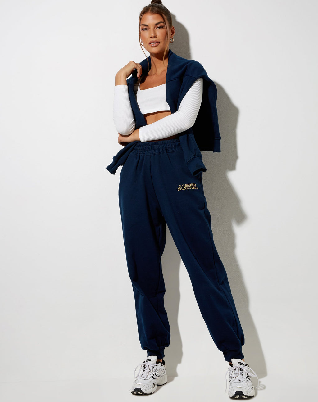 Roider Jogger in marine 'Angel' Embro in geel