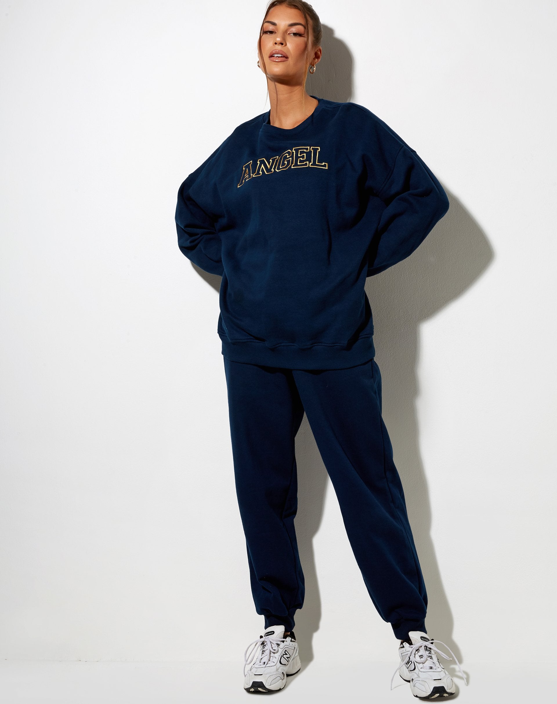 Afbeelding van Glo Sweatshirt in Navy Angel Embro in Geel