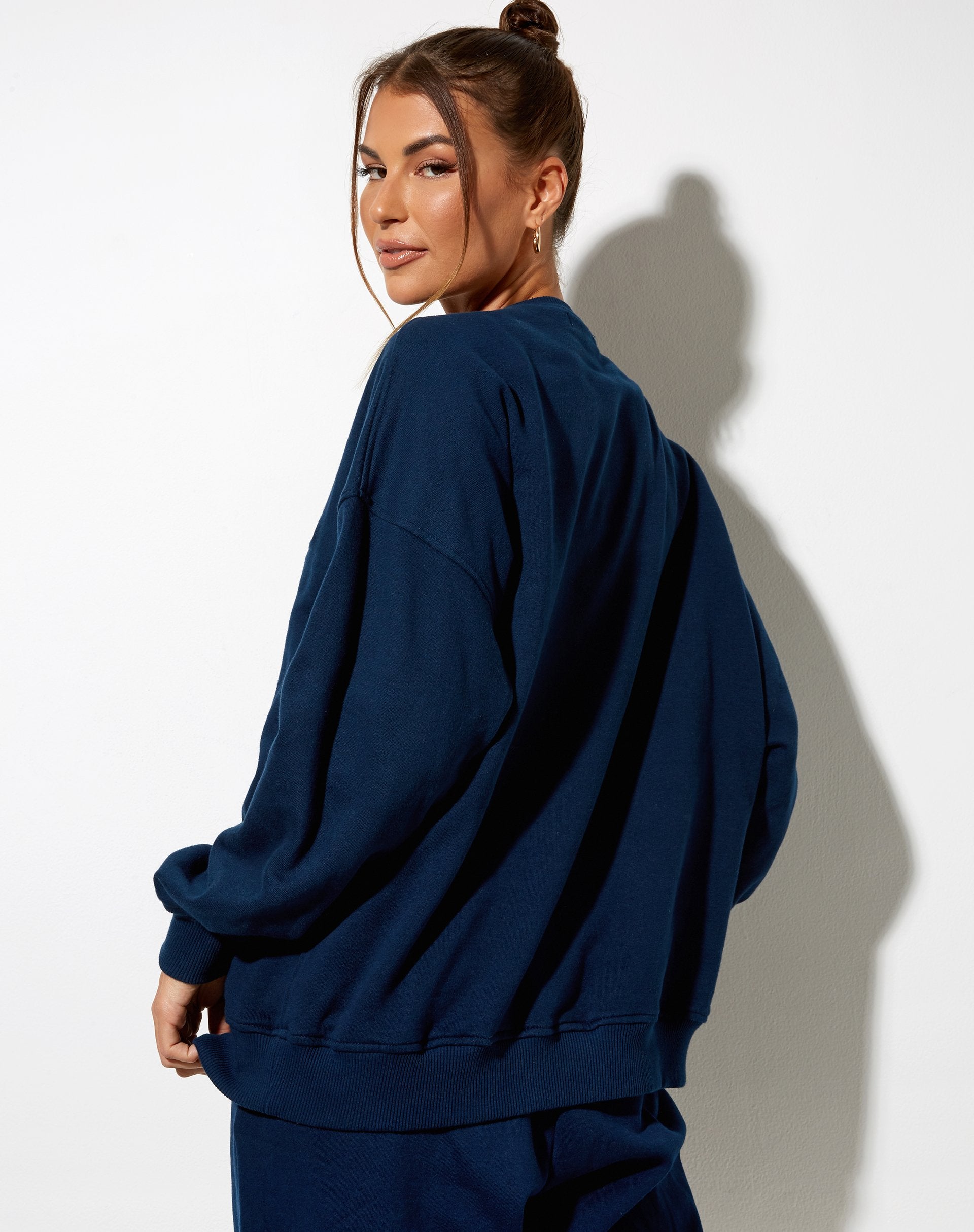 Afbeelding van Glo Sweatshirt in Navy Angel Embro in Geel