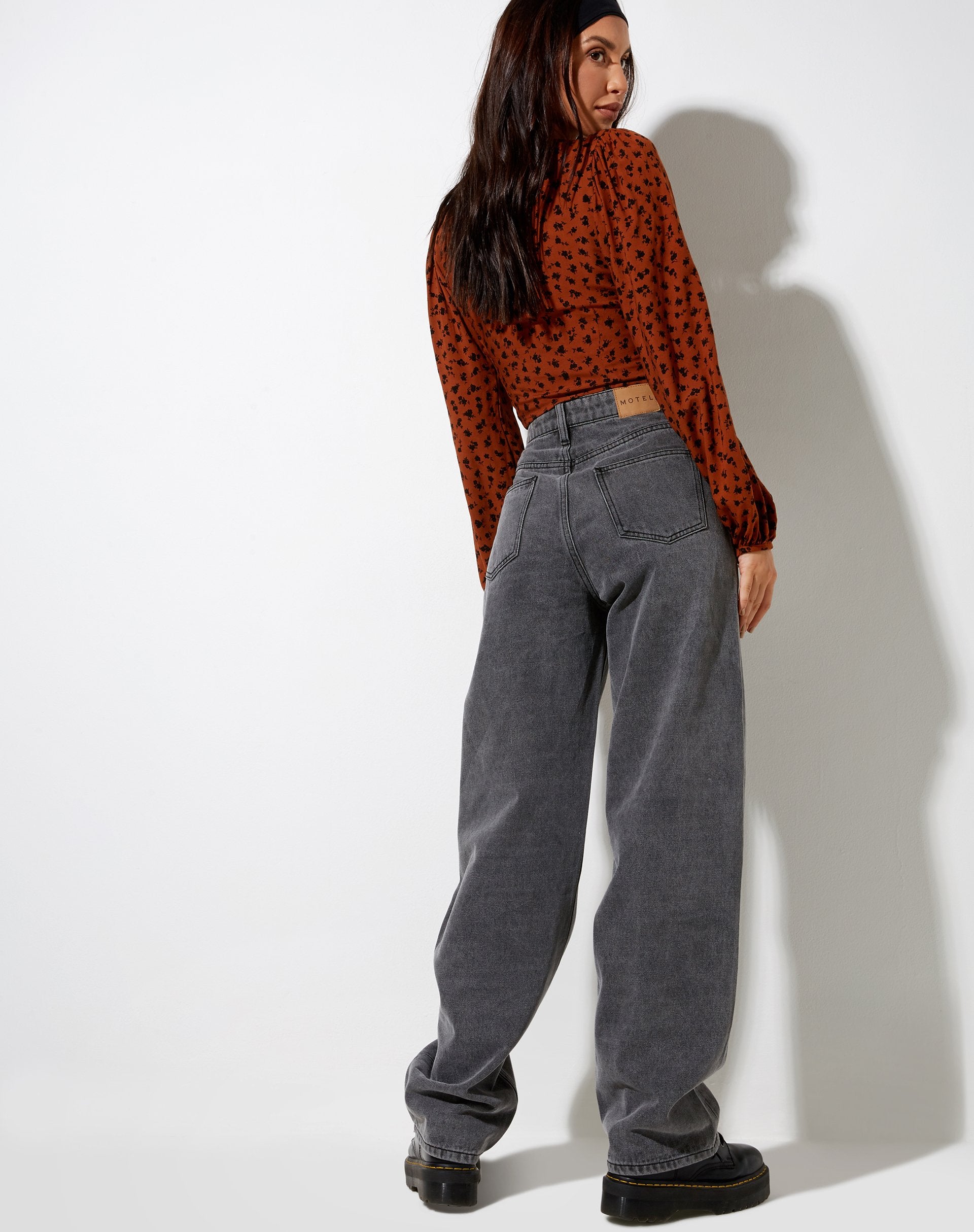 Afbeelding van Romina Top in Dainty Daisy Bombay Bruin