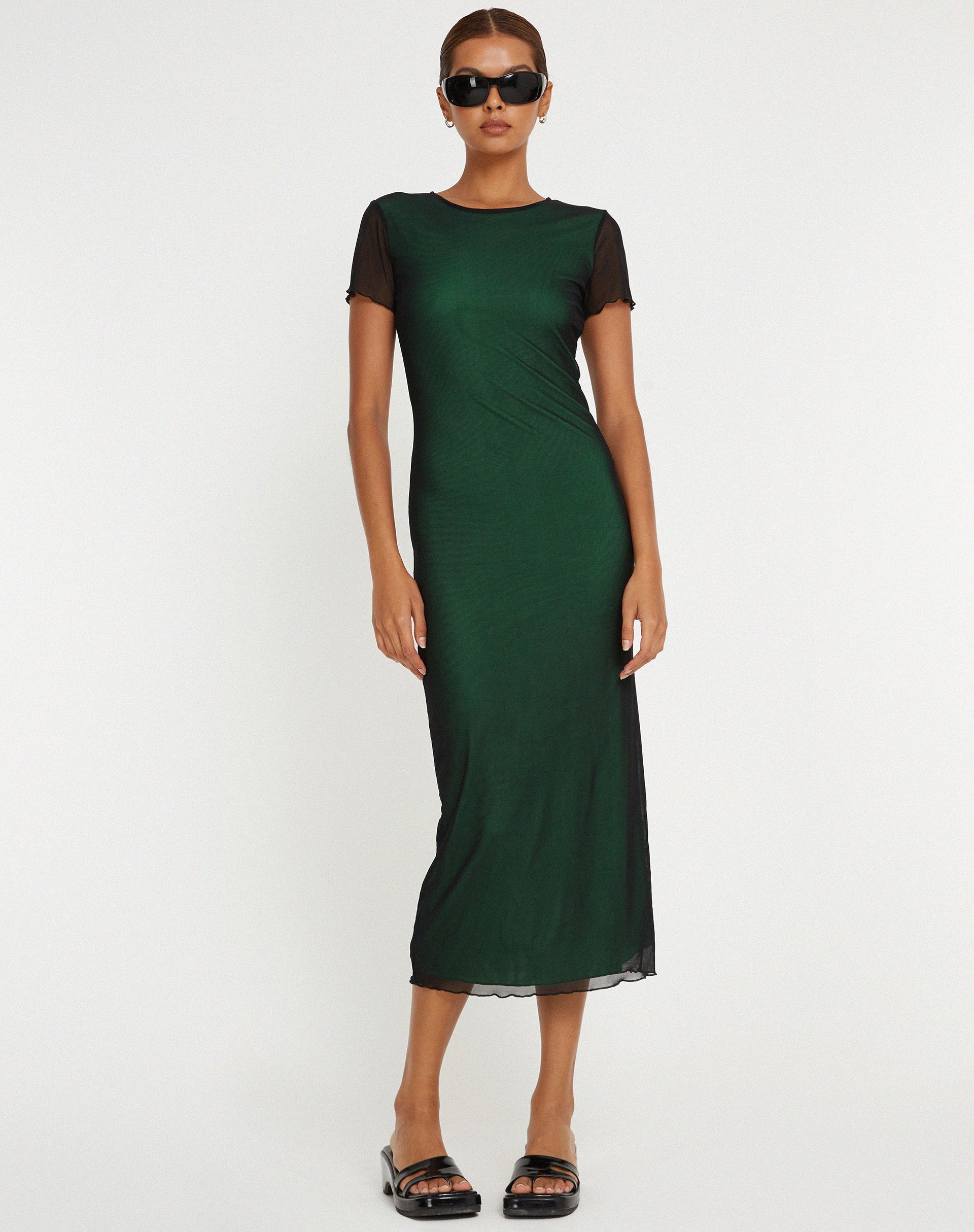 Afbeelding van Roska Midi Dress in Zwart met levendige groene voering