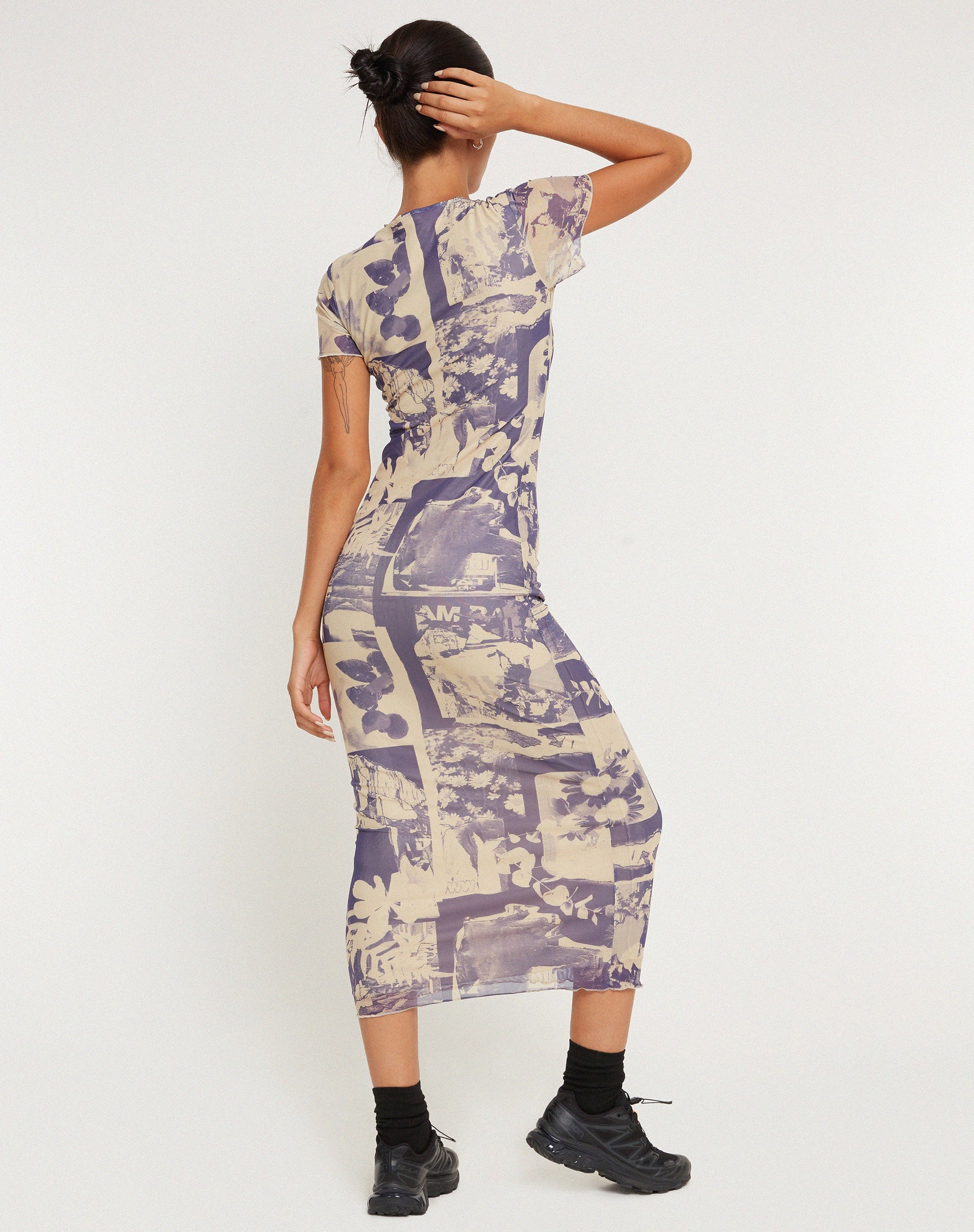 Afbeelding van Roska Bedrukte Mesh Midi Dress in Collage Floral Shadow Purple