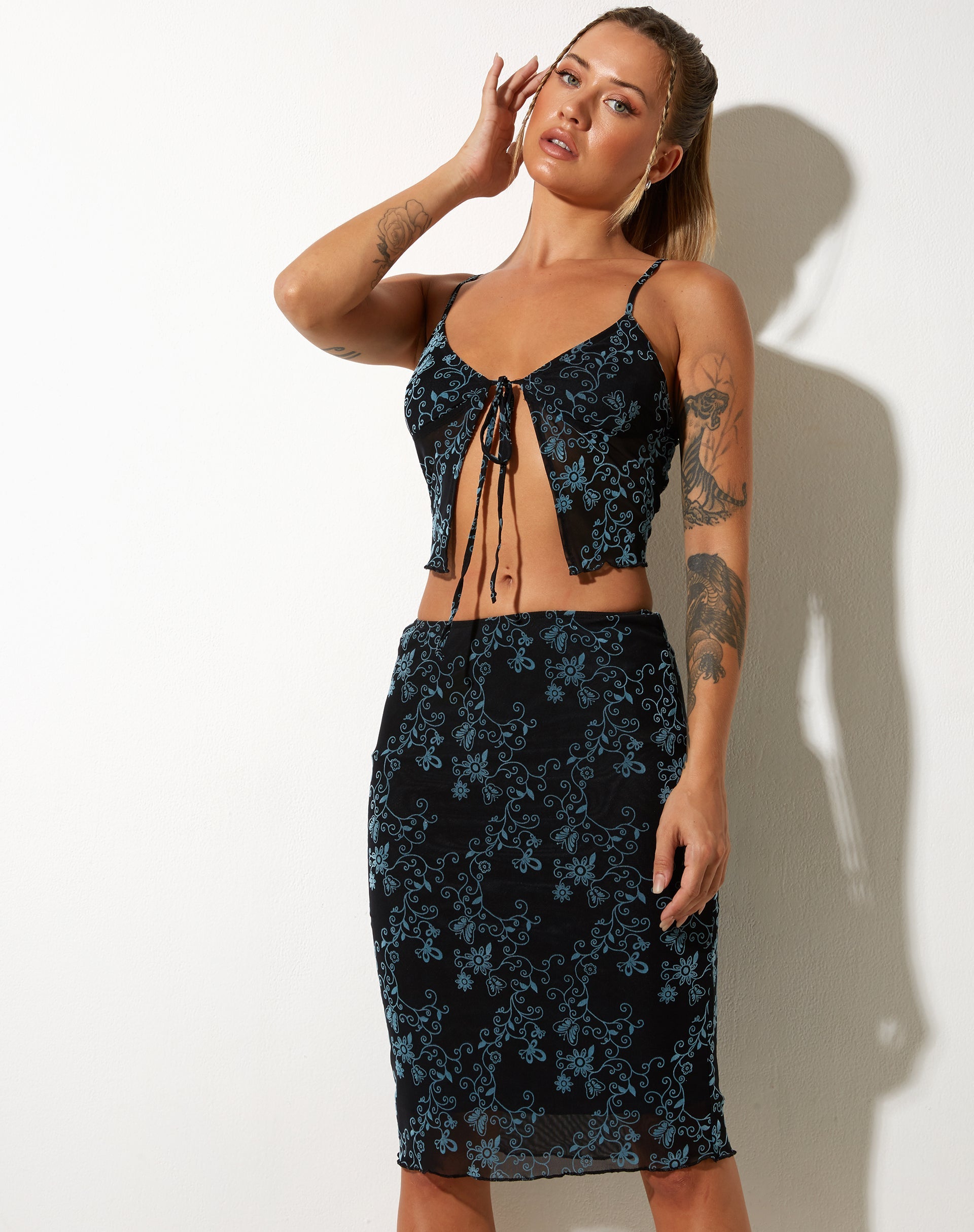 Afbeelding van Rumak Cami Top in Butterfly Vine Flock Blue