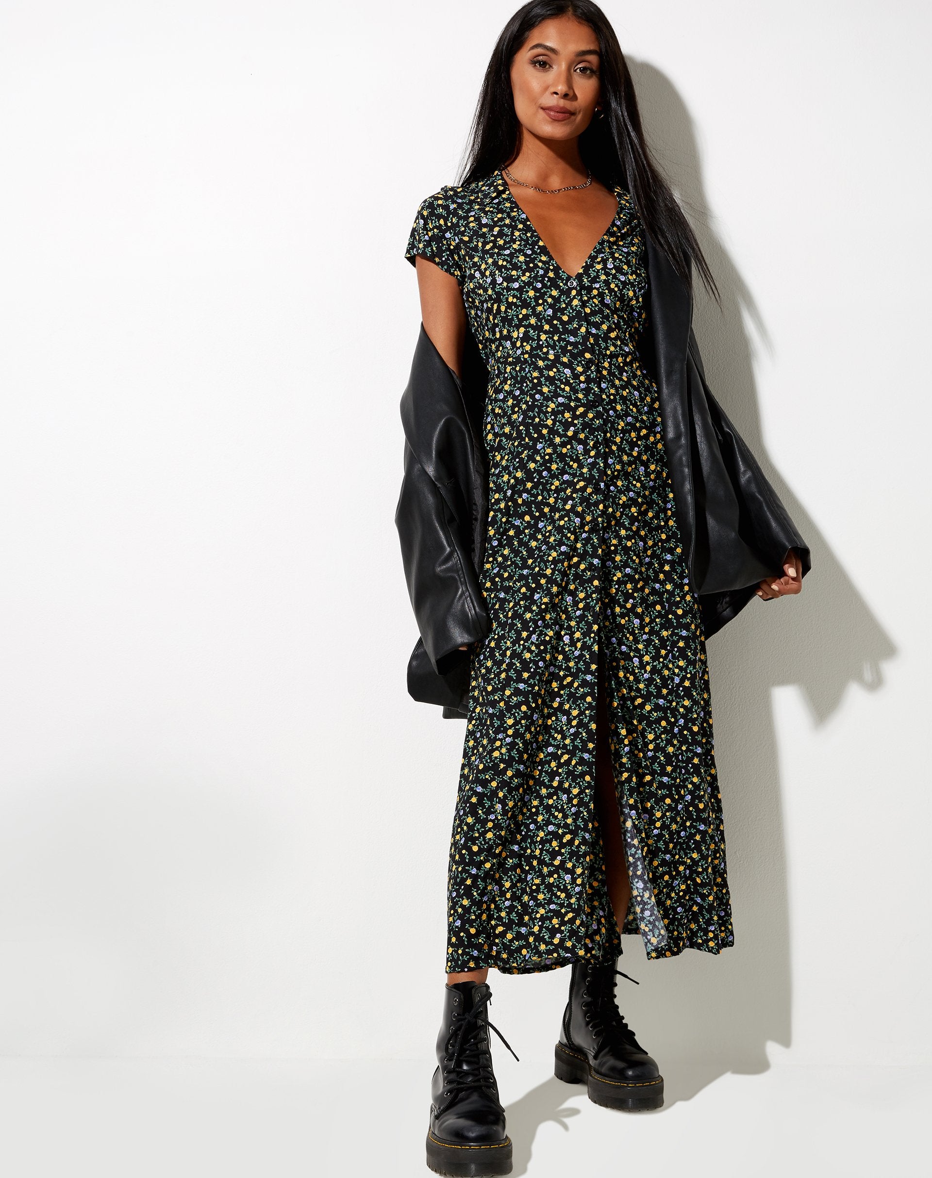 Afbeelding van Salara Midi Dress in Flowing Flower Zwart
