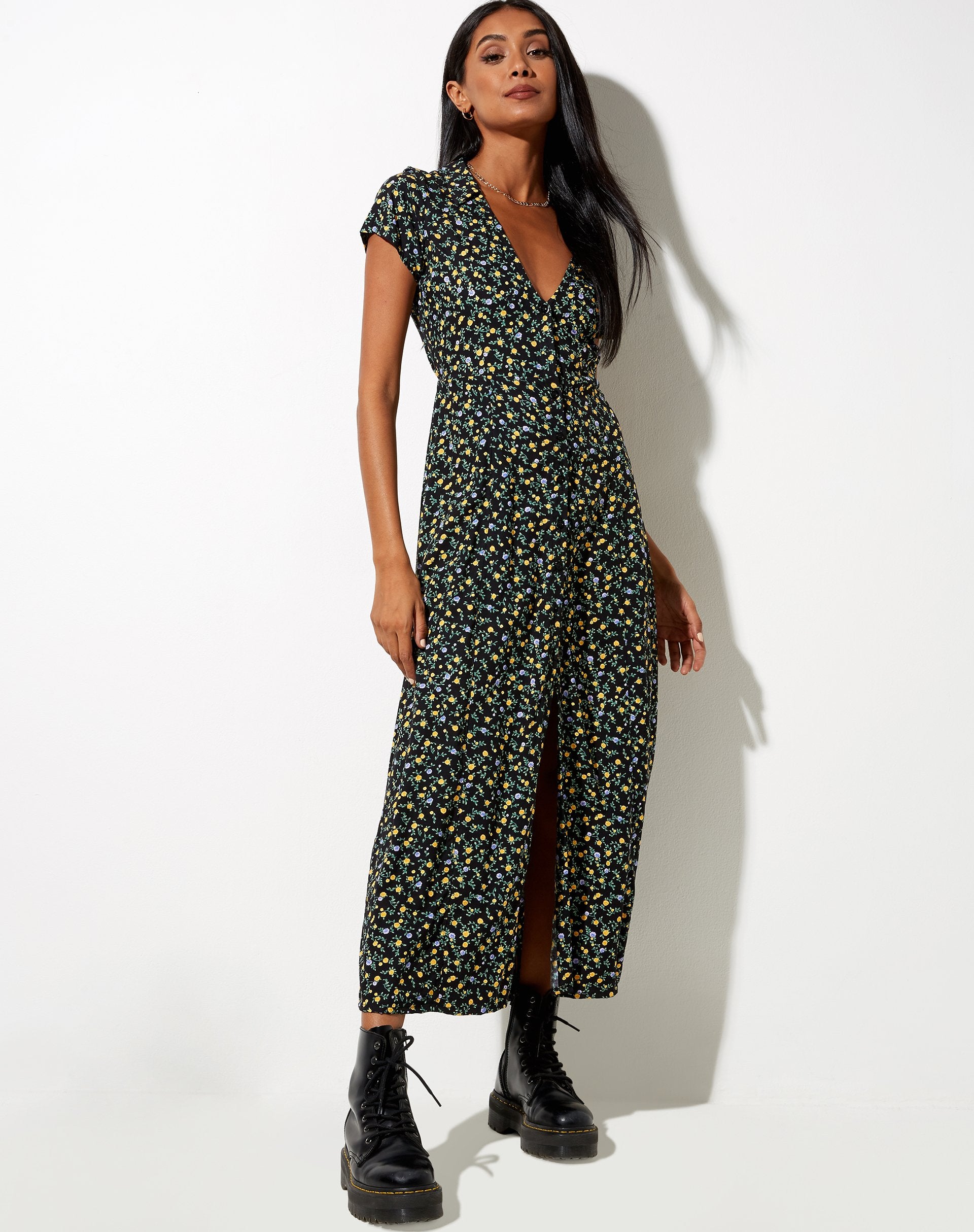 Afbeelding van Salara Midi Dress in Flowing Flower Zwart