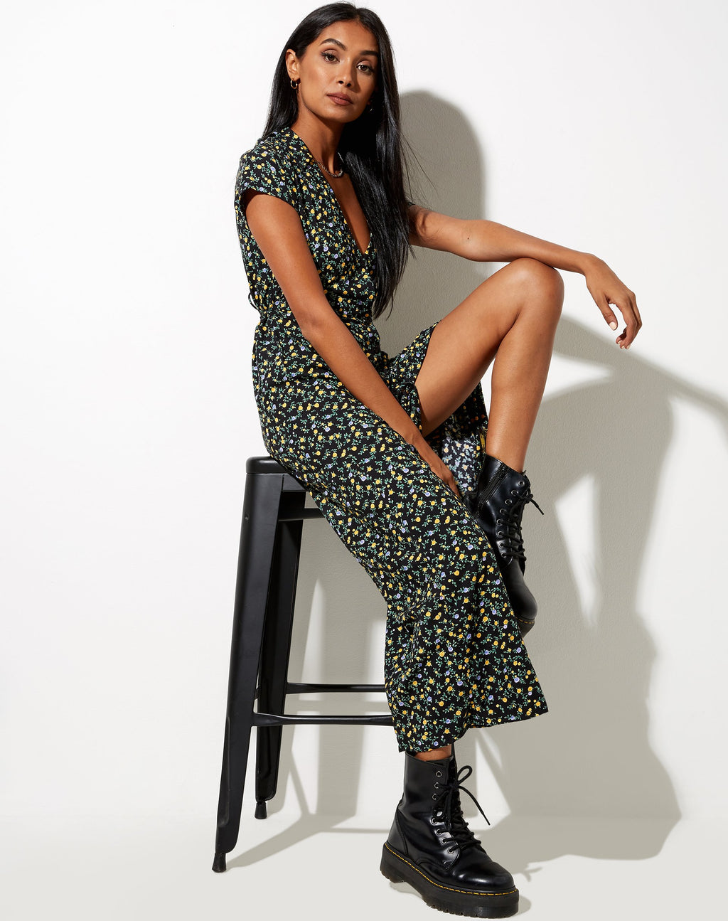 Salara Midi Dress in Vloeiende Bloem Zwart