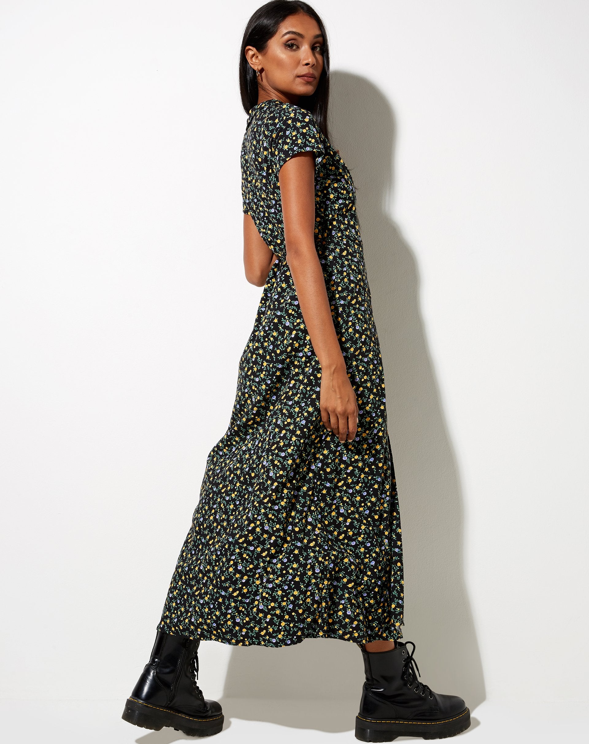 Afbeelding van Salara Midi Dress in Flowing Flower Zwart