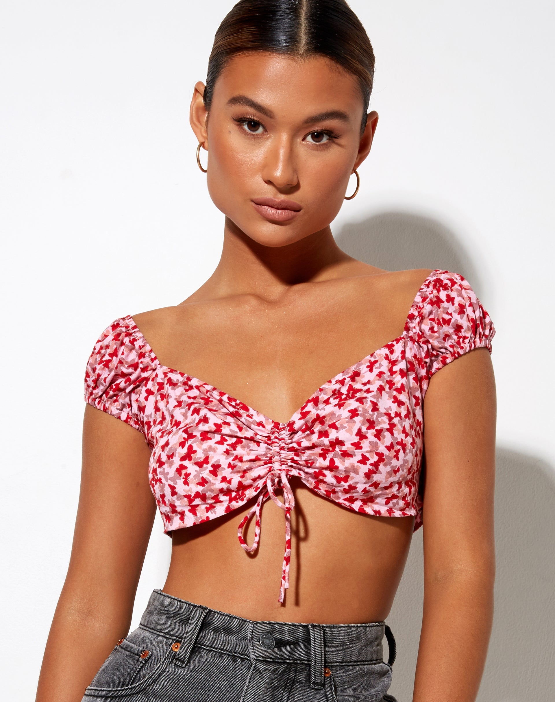 Afbeelding van Sarae Crop Top in Ditsy Butterfly Peach en Red