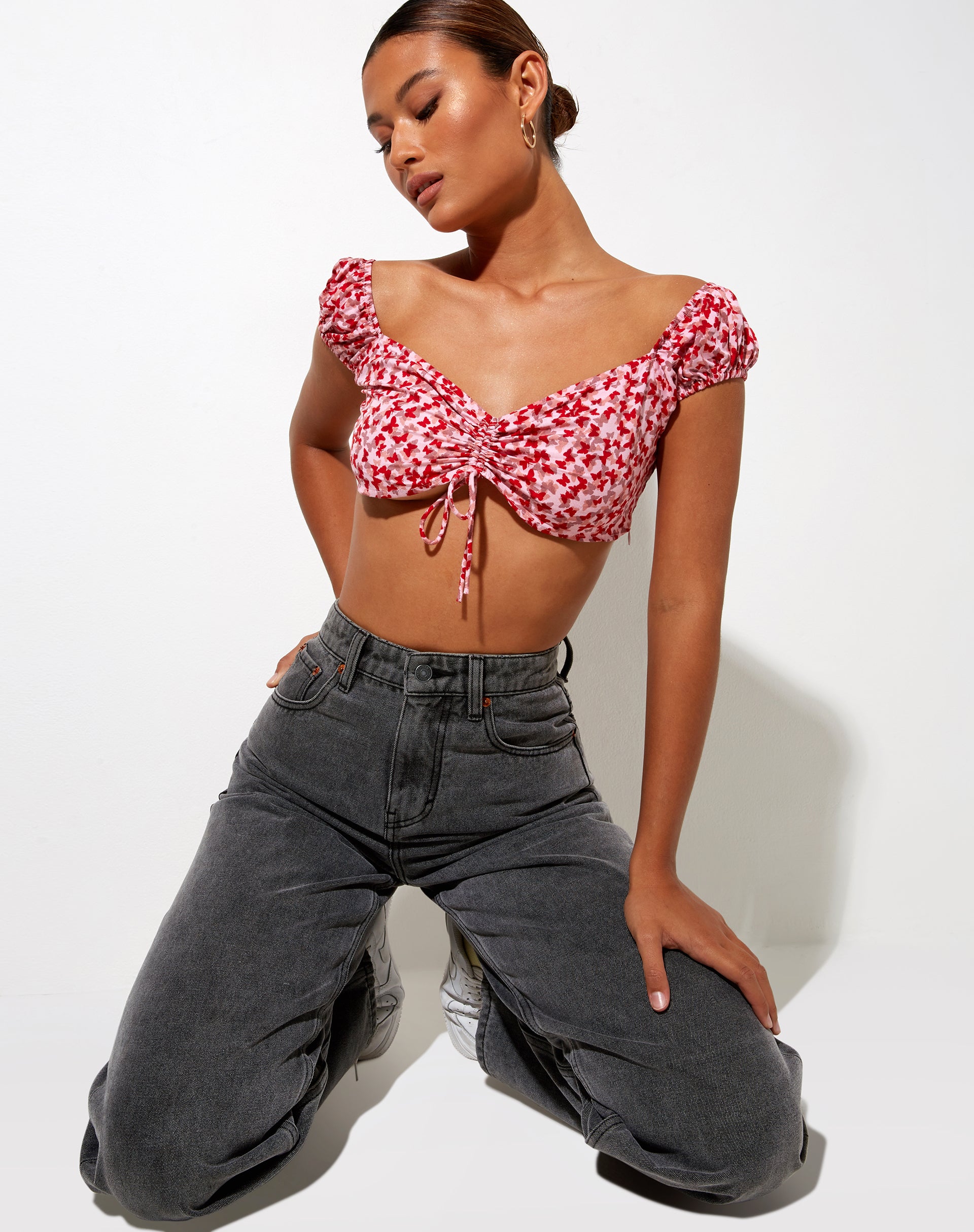 Afbeelding van Sarae Crop Top in Ditsy Butterfly Peach en Red