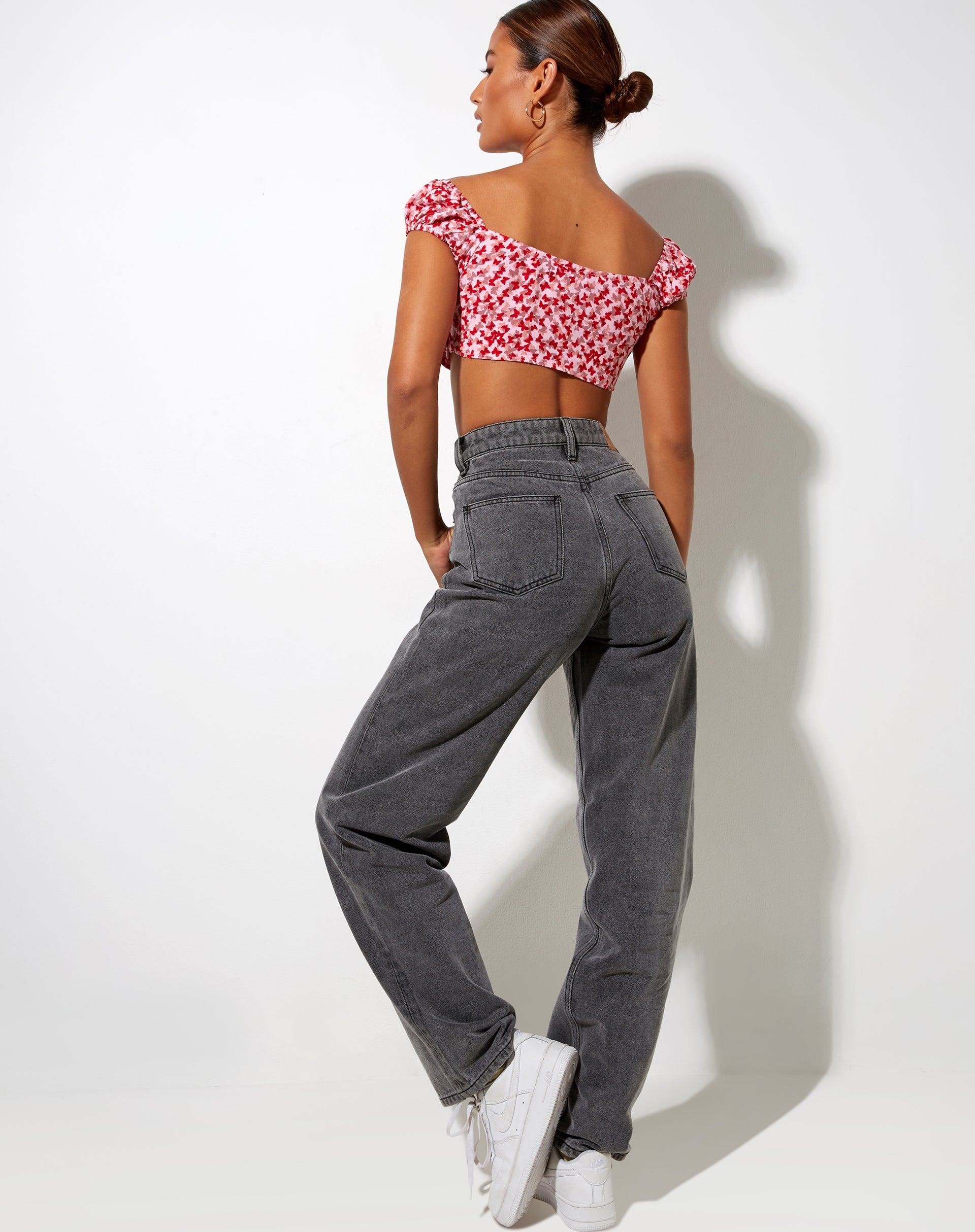 Afbeelding van Sarae Crop Top in Ditsy Butterfly Peach en Red