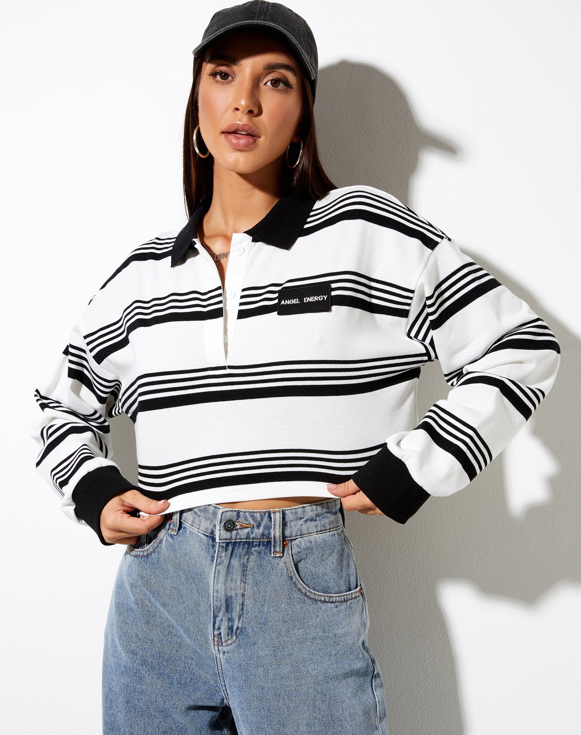 Afbeelding van Saria Crop Top in zwart streep Angel Energy Label