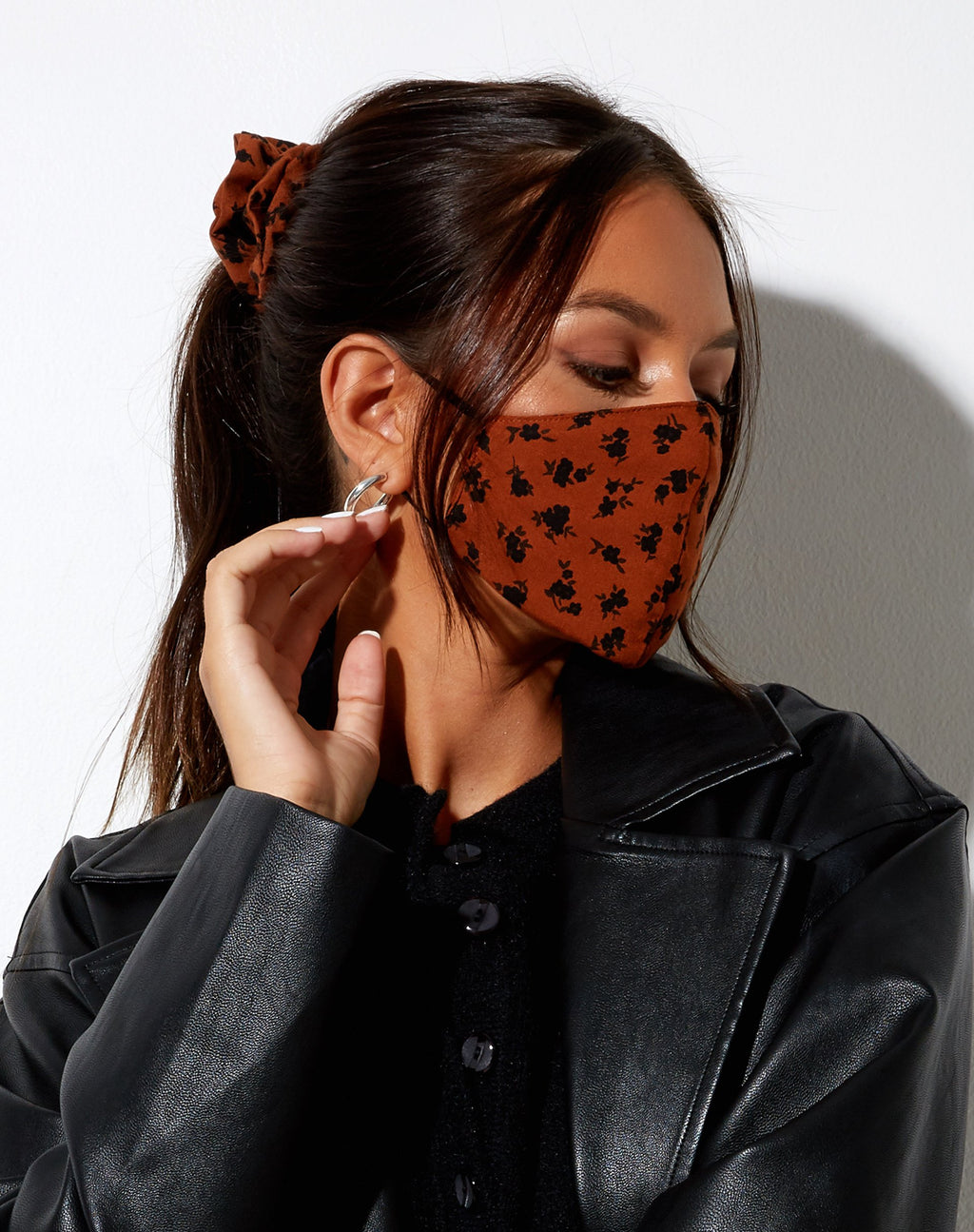 Gezichtsmasker in Dainty Daisy Bombay Brown