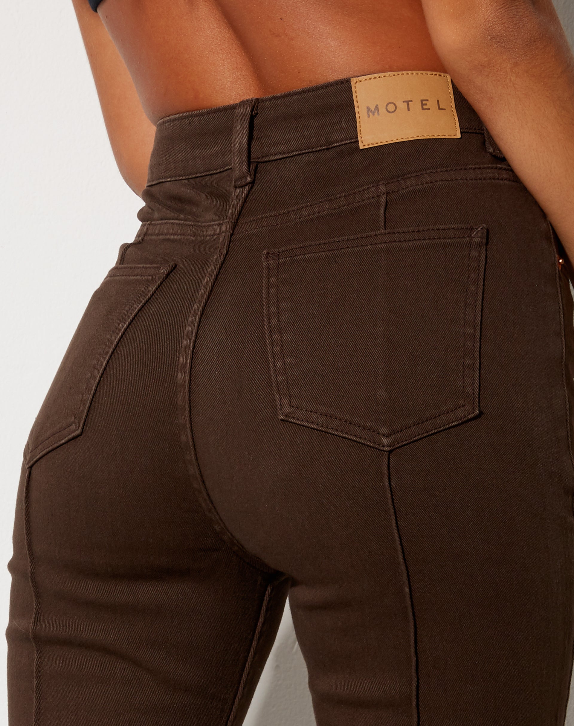 Afbeelding van Seam Bootleg Jeans in Bittere Chocolade