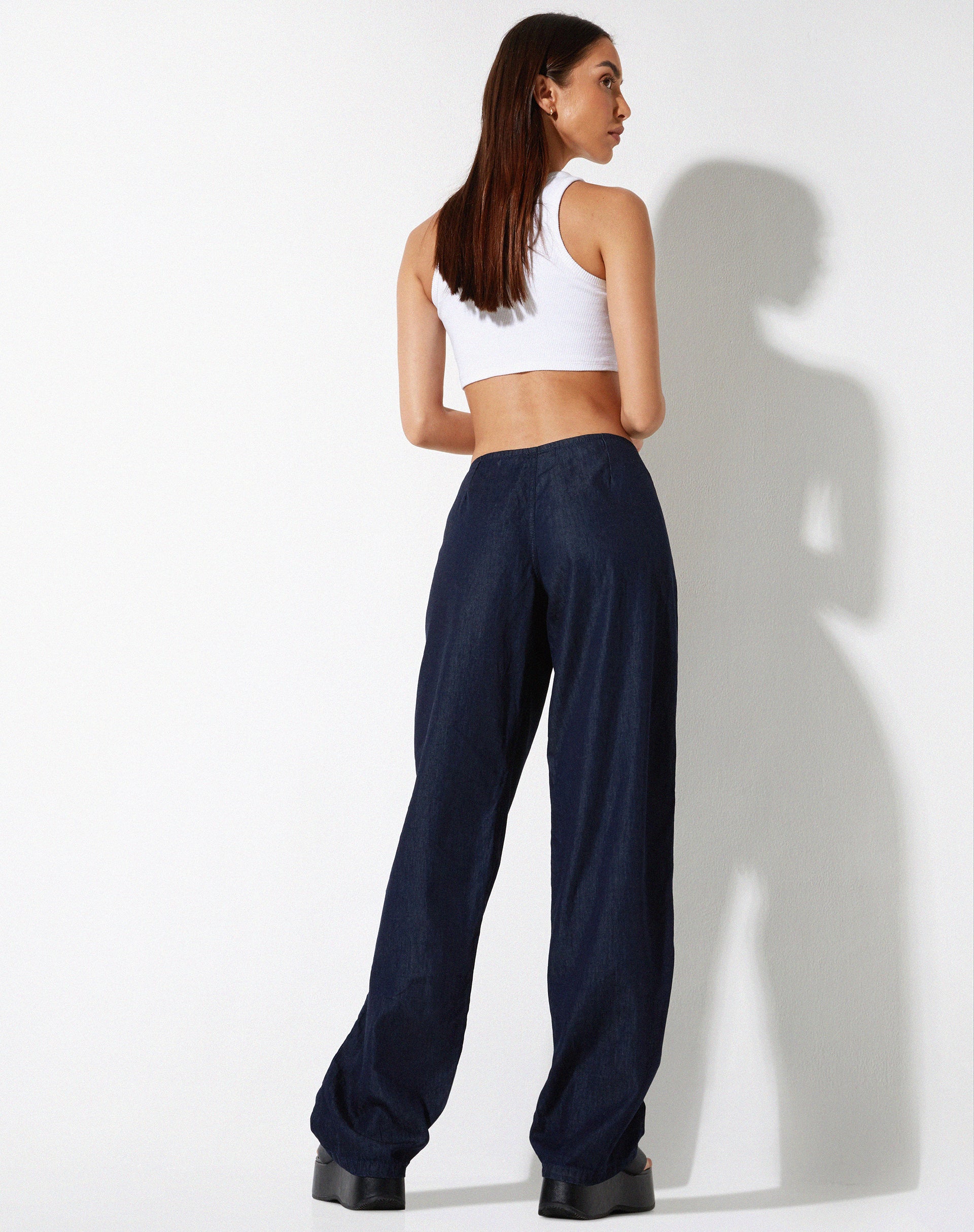 beeld van Sedna broek met wijde pijpen in denimblauw chambray
