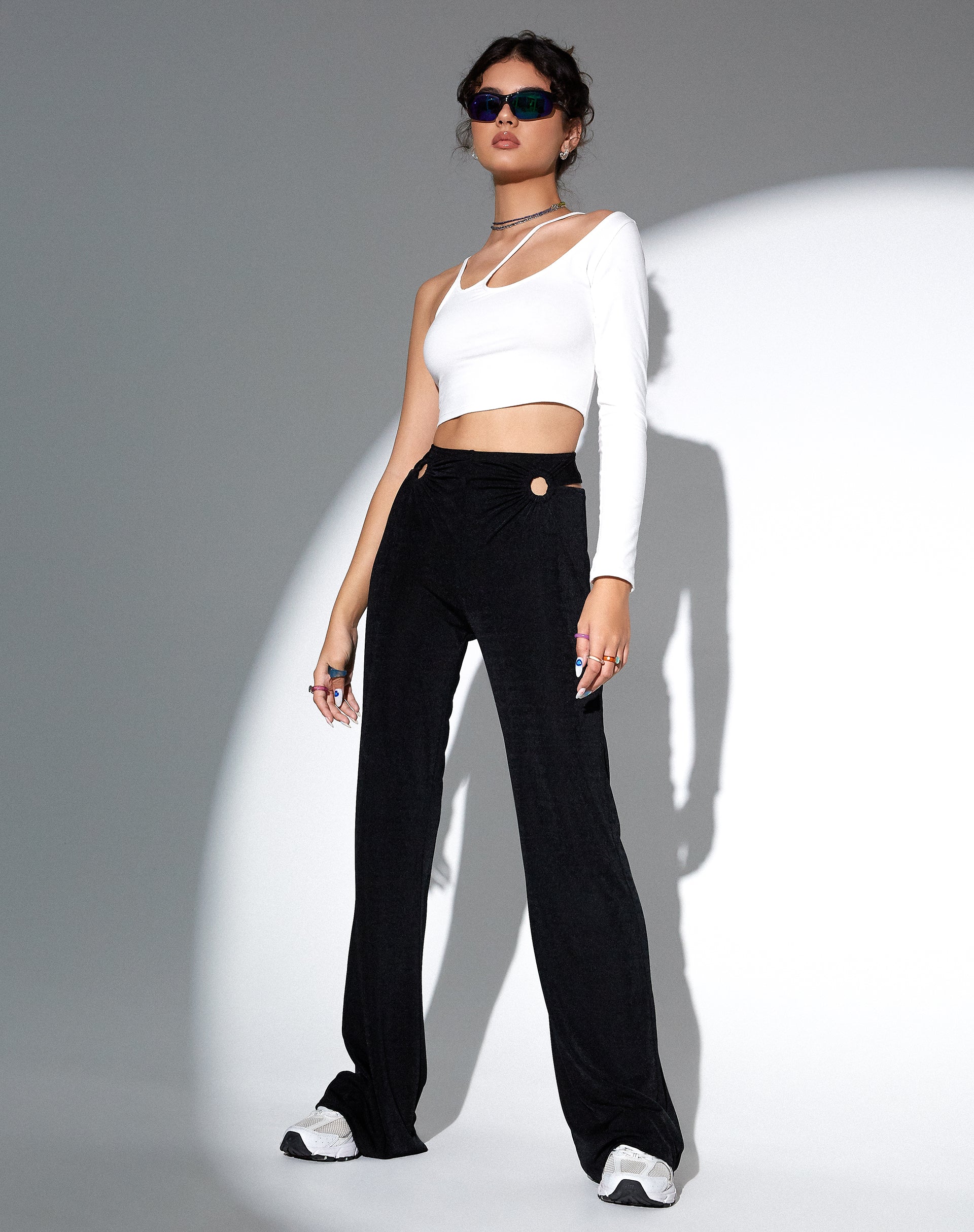 Afbeelding van MOTEL X OLIVIA NEILL Sesaot Flare Broek in Crepe Zwart