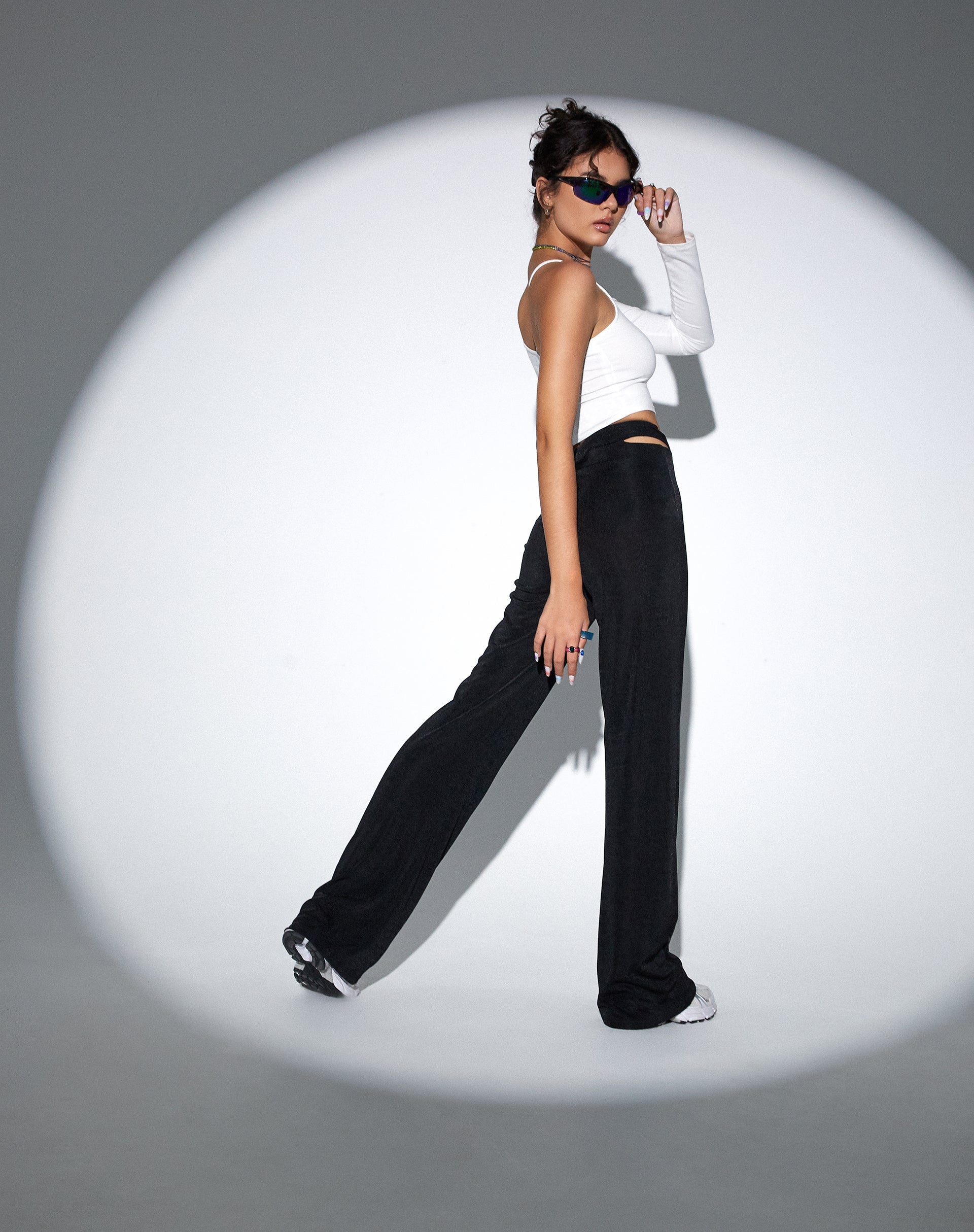Afbeelding van MOTEL X OLIVIA NEILL Sesaot Flare Broek in Crepe Zwart