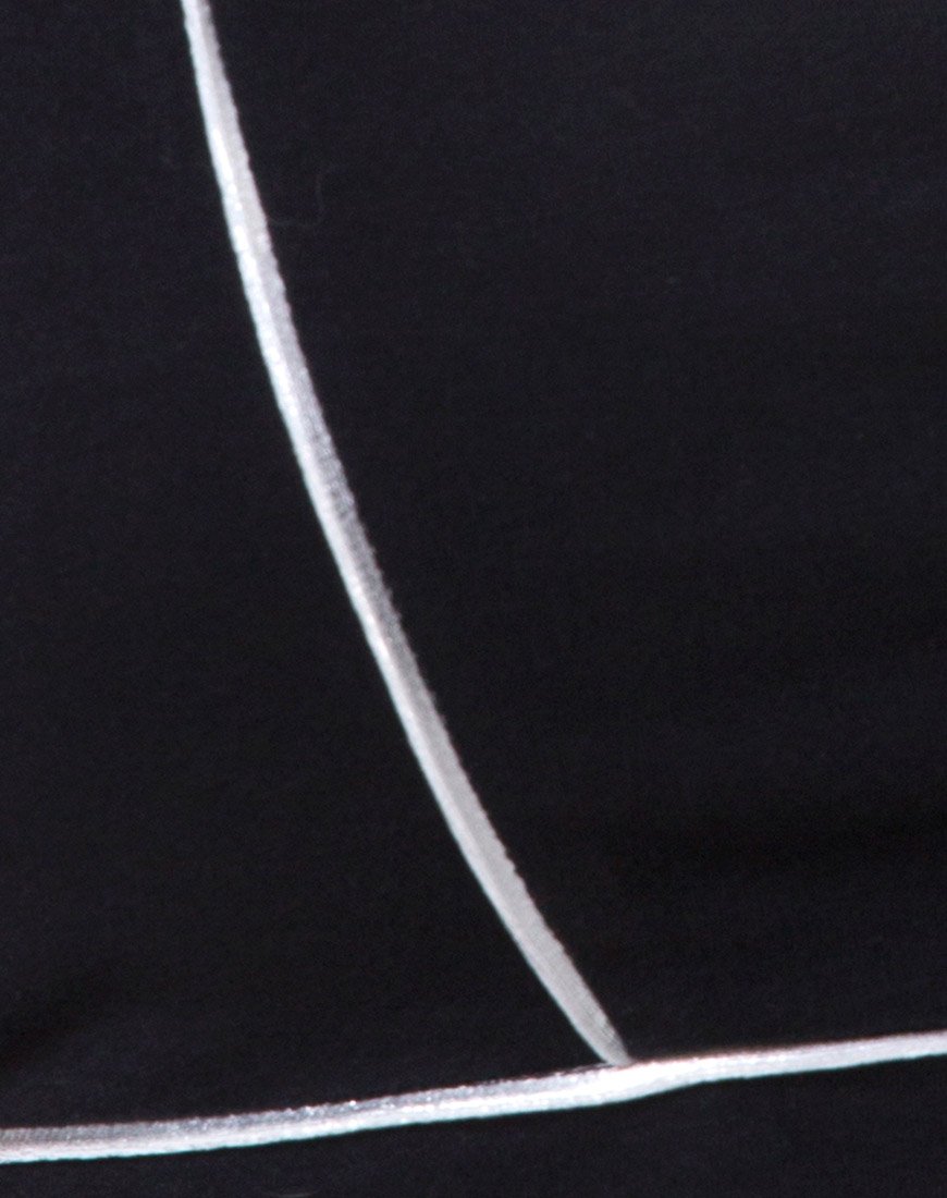 Afbeelding van Shano Crop Top in zwart met witte biezen