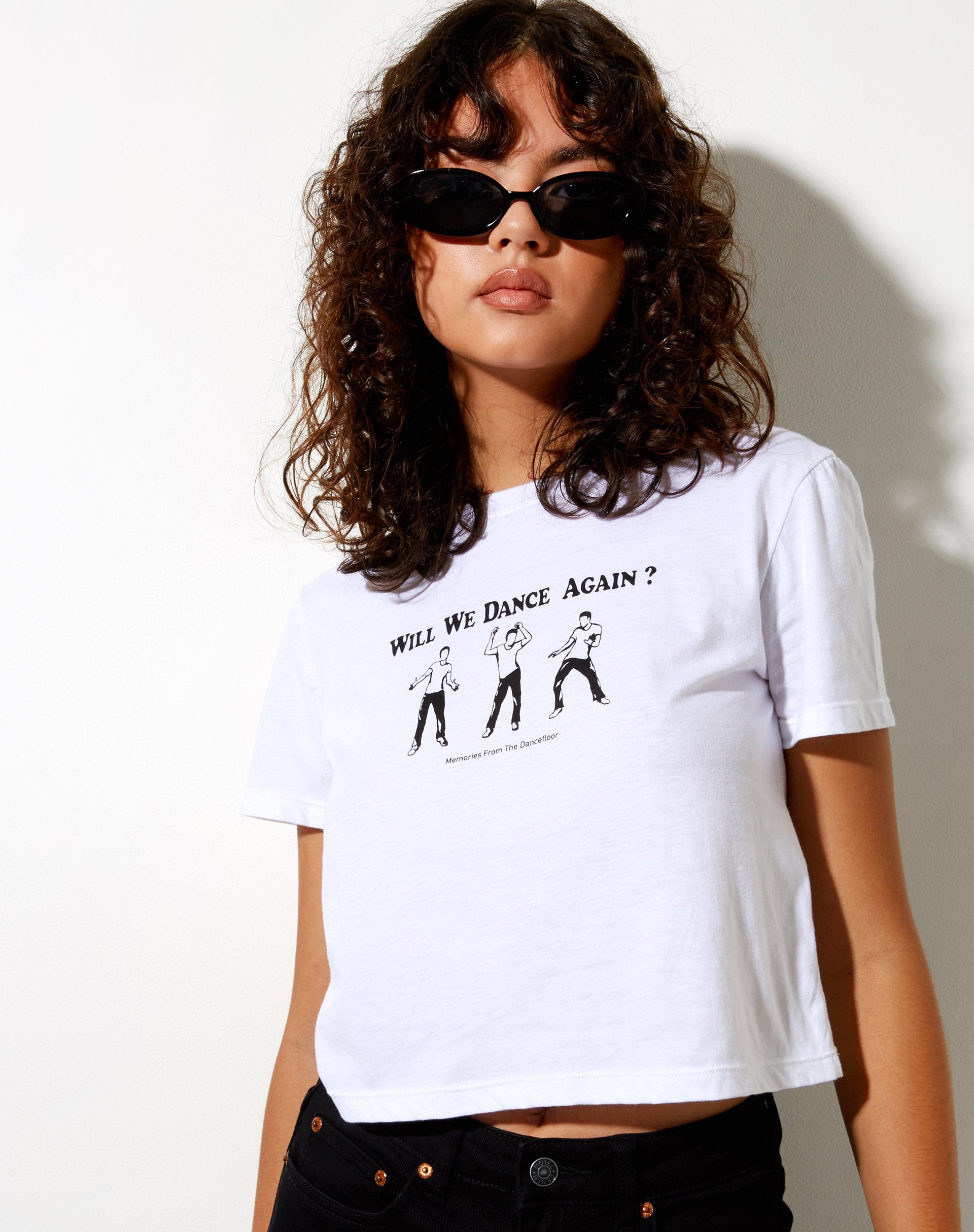 Afbeelding van Shrunk Tee in White Will We Dance Again