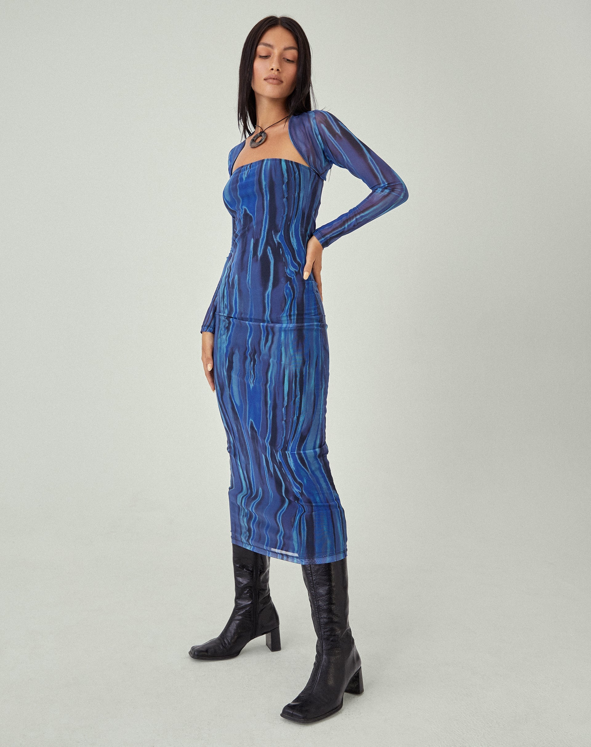 beeld van MOTEL X JACQUIE Shuro Maxi Dress in Colour Bleed Blue