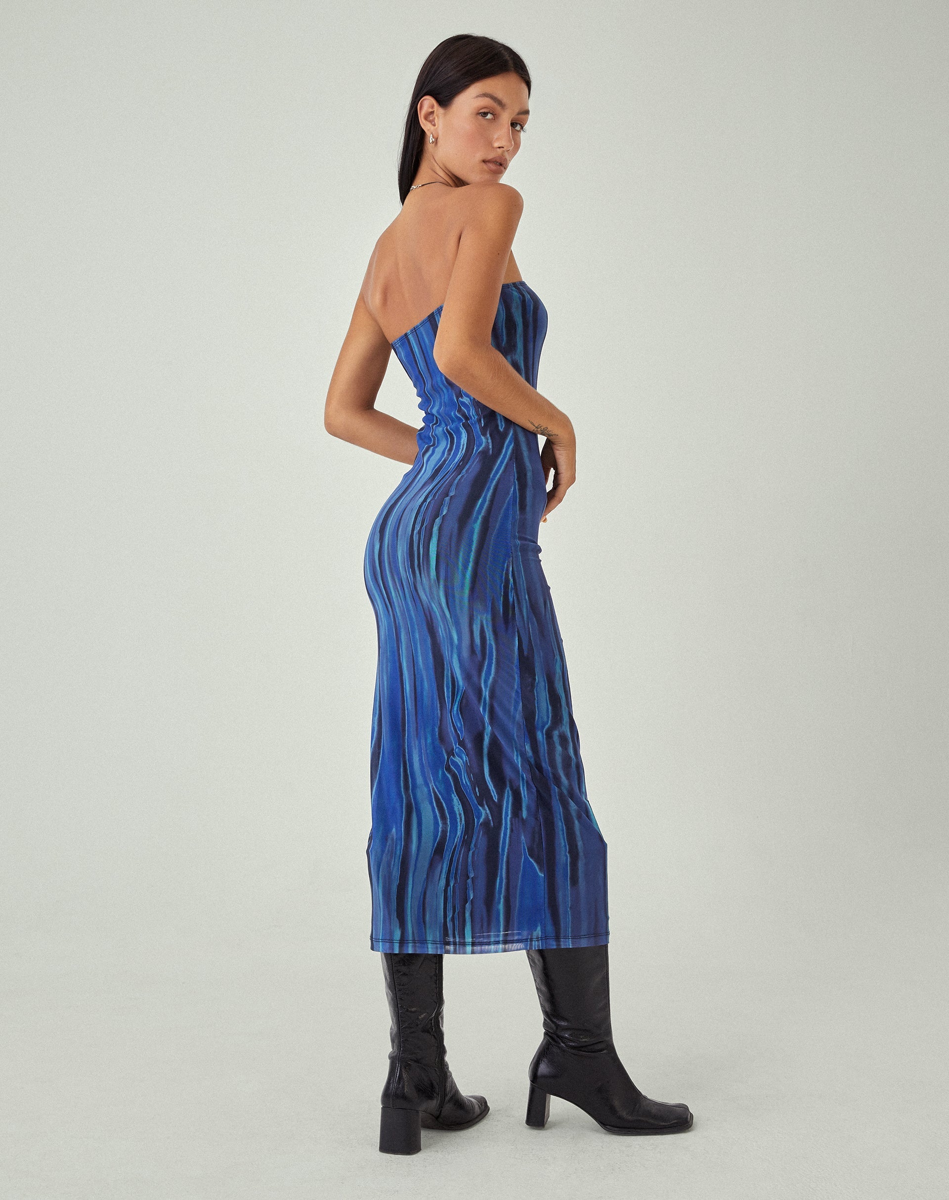 beeld van MOTEL X JACQUIE Shuro Maxi Dress in Colour Bleed Blue